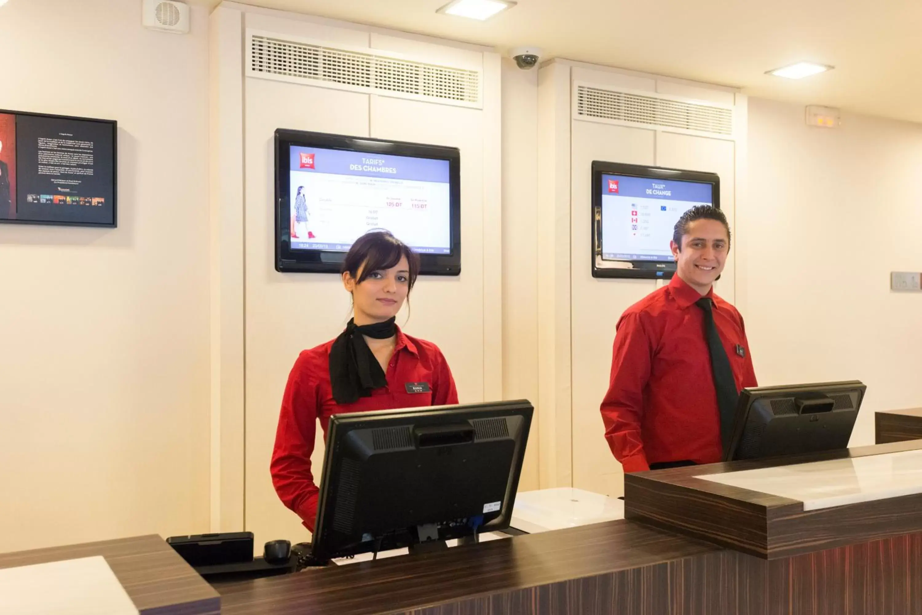 Lobby or reception, TV/Entertainment Center in Ibis Tunis