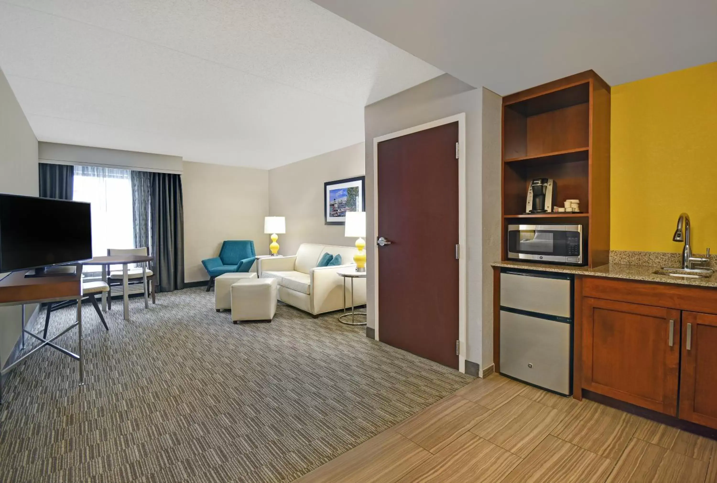 Bedroom, Kitchen/Kitchenette in Holiday Inn Express & Suites Cincinnati Riverfront, an IHG Hotel