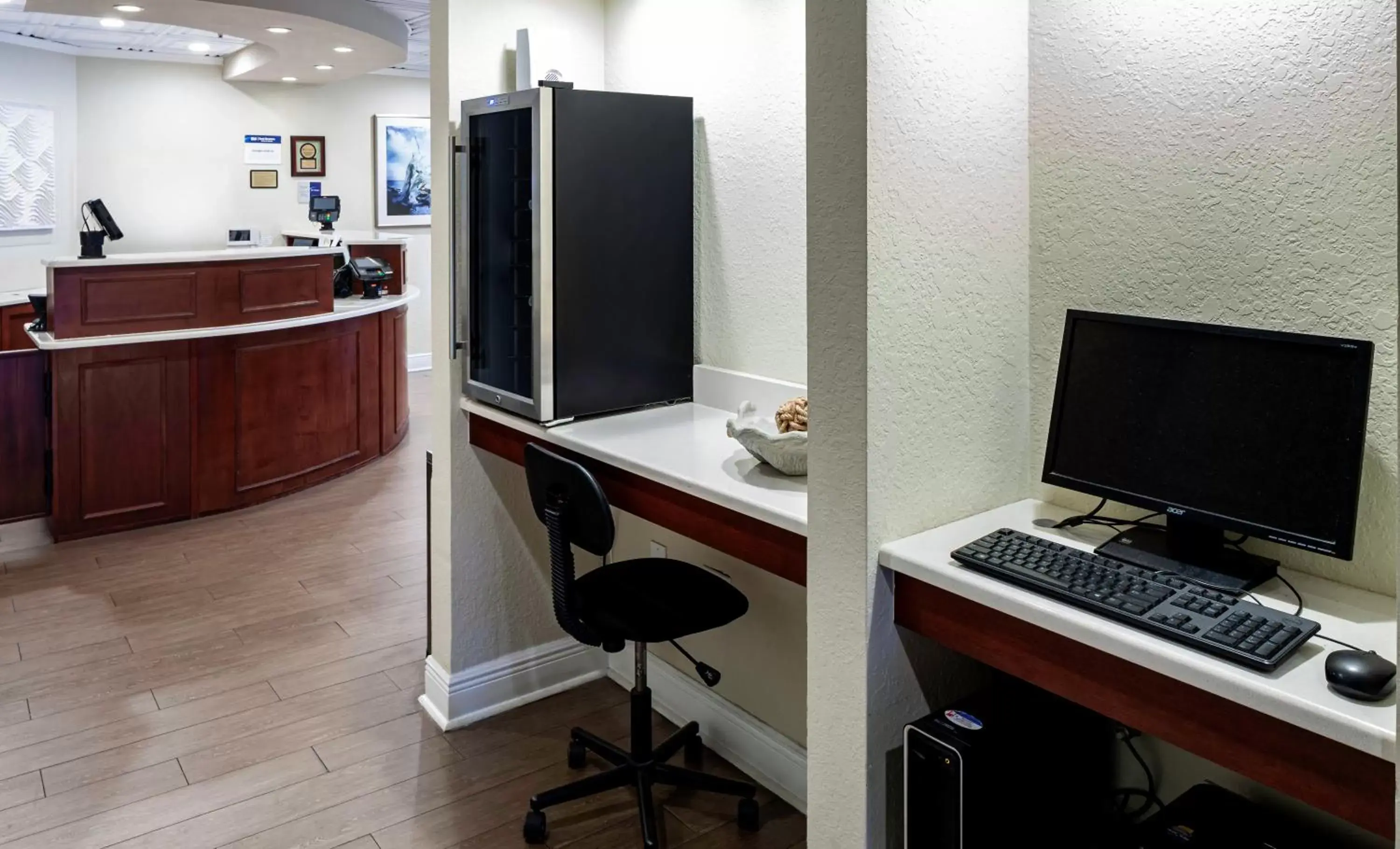 Business facilities, TV/Entertainment Center in Best Western New Smyrna Beach Hotel & Suites