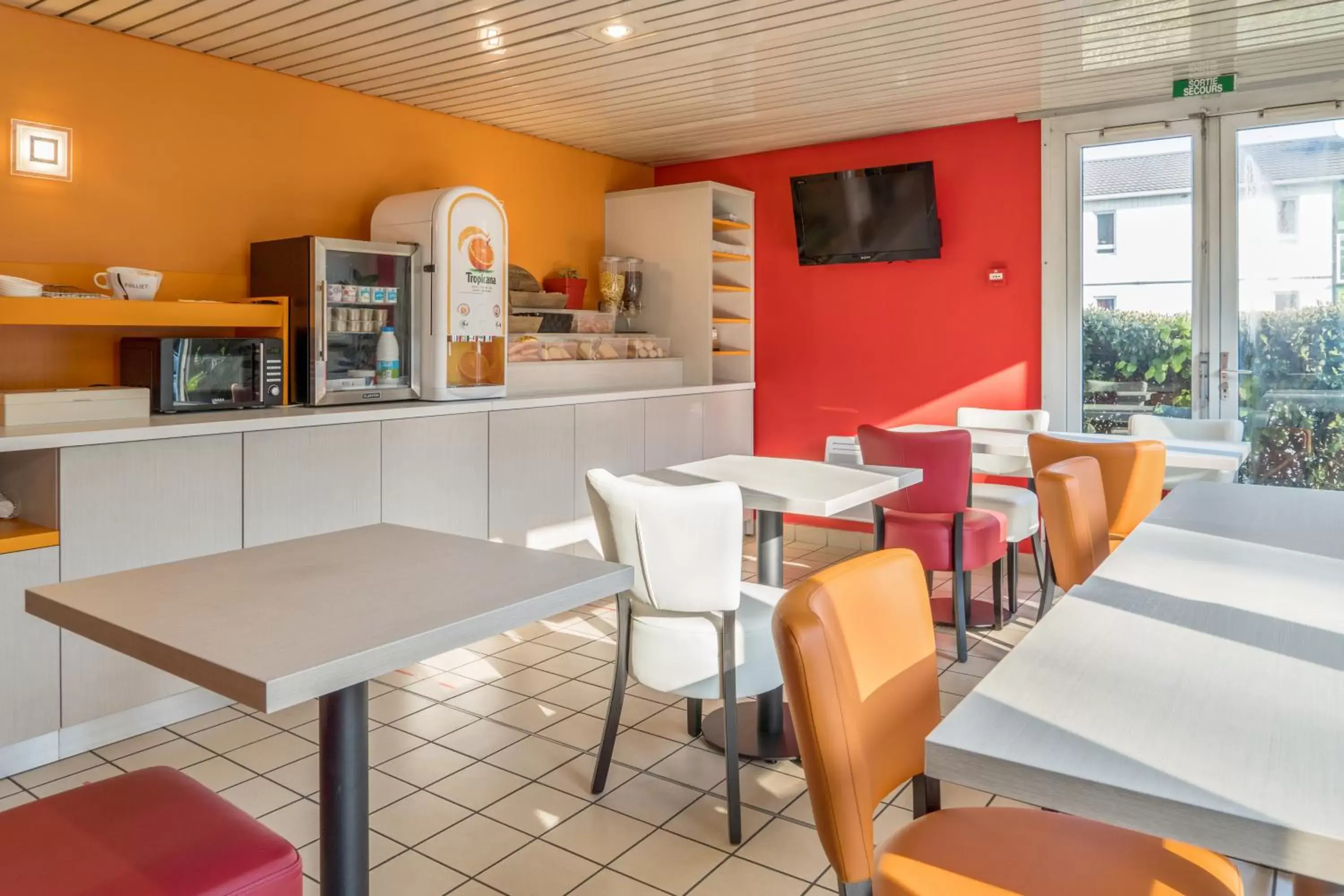 Breakfast, Restaurant/Places to Eat in Premiere Classe Rouen Nord - Barentin