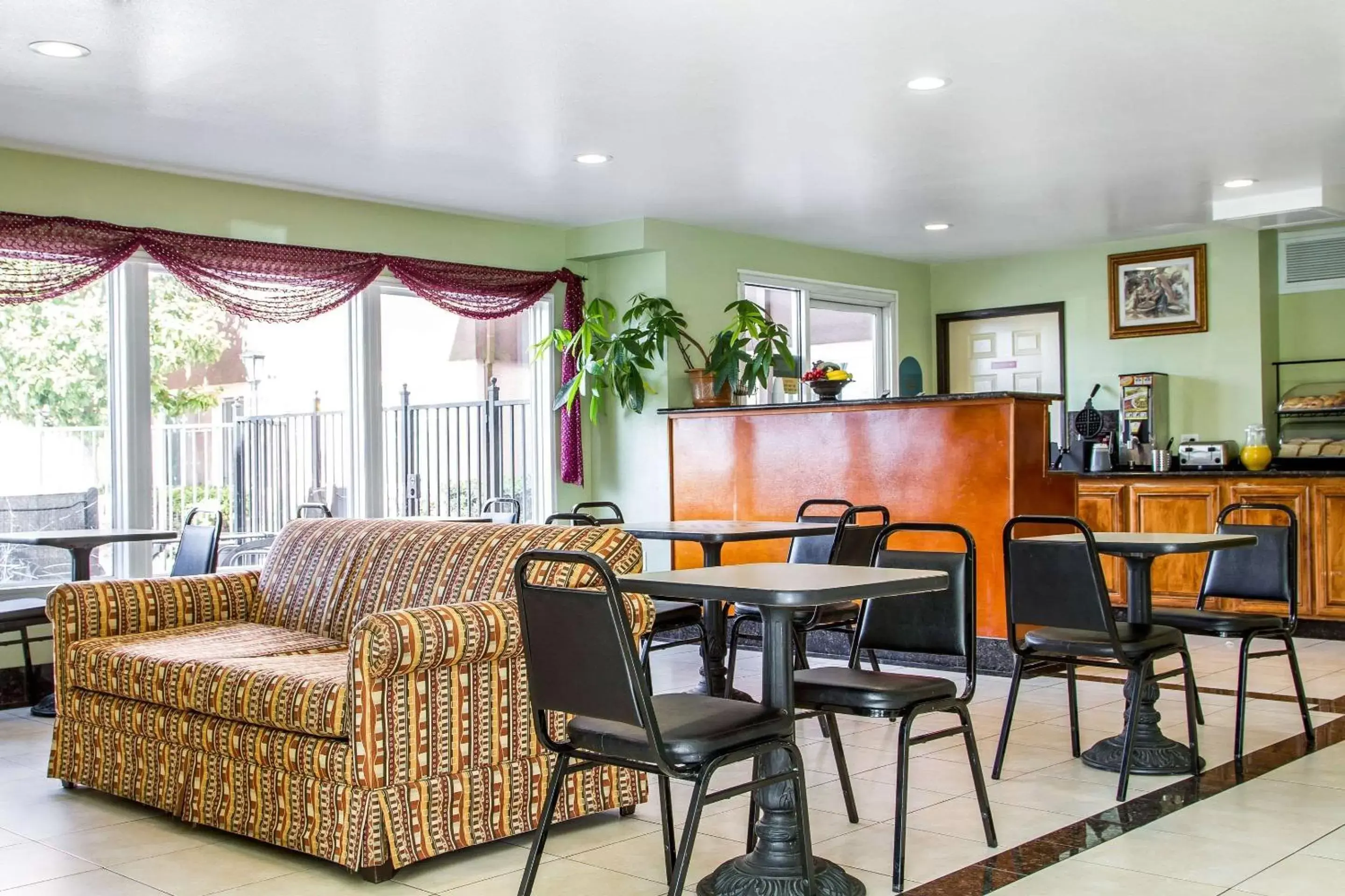 Restaurant/places to eat in Rodeway Inn & Suites Restaurant/places to eat in Rodeway Inn & Suites