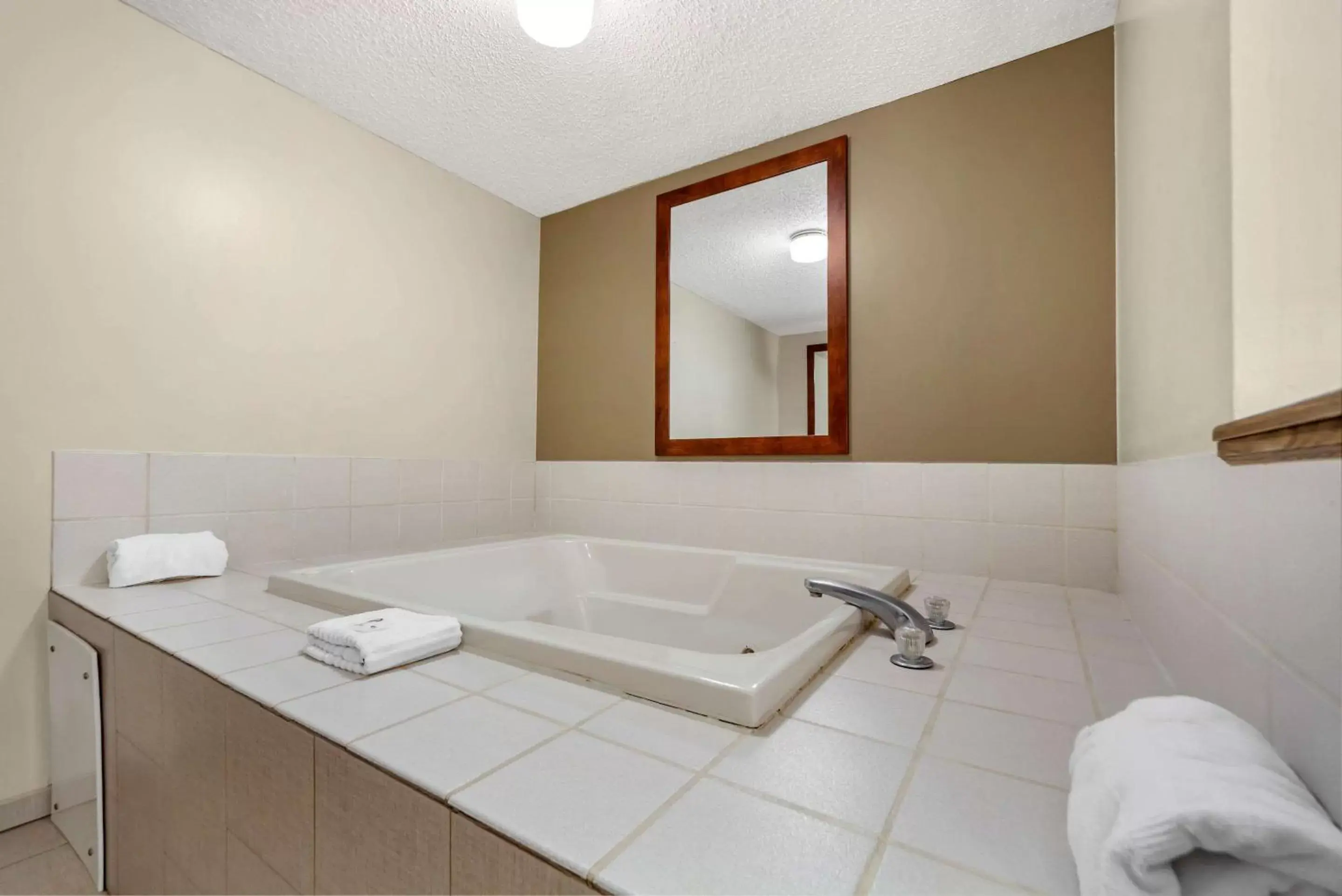 Photo of the whole room, Bathroom in Comfort Inn Valentine