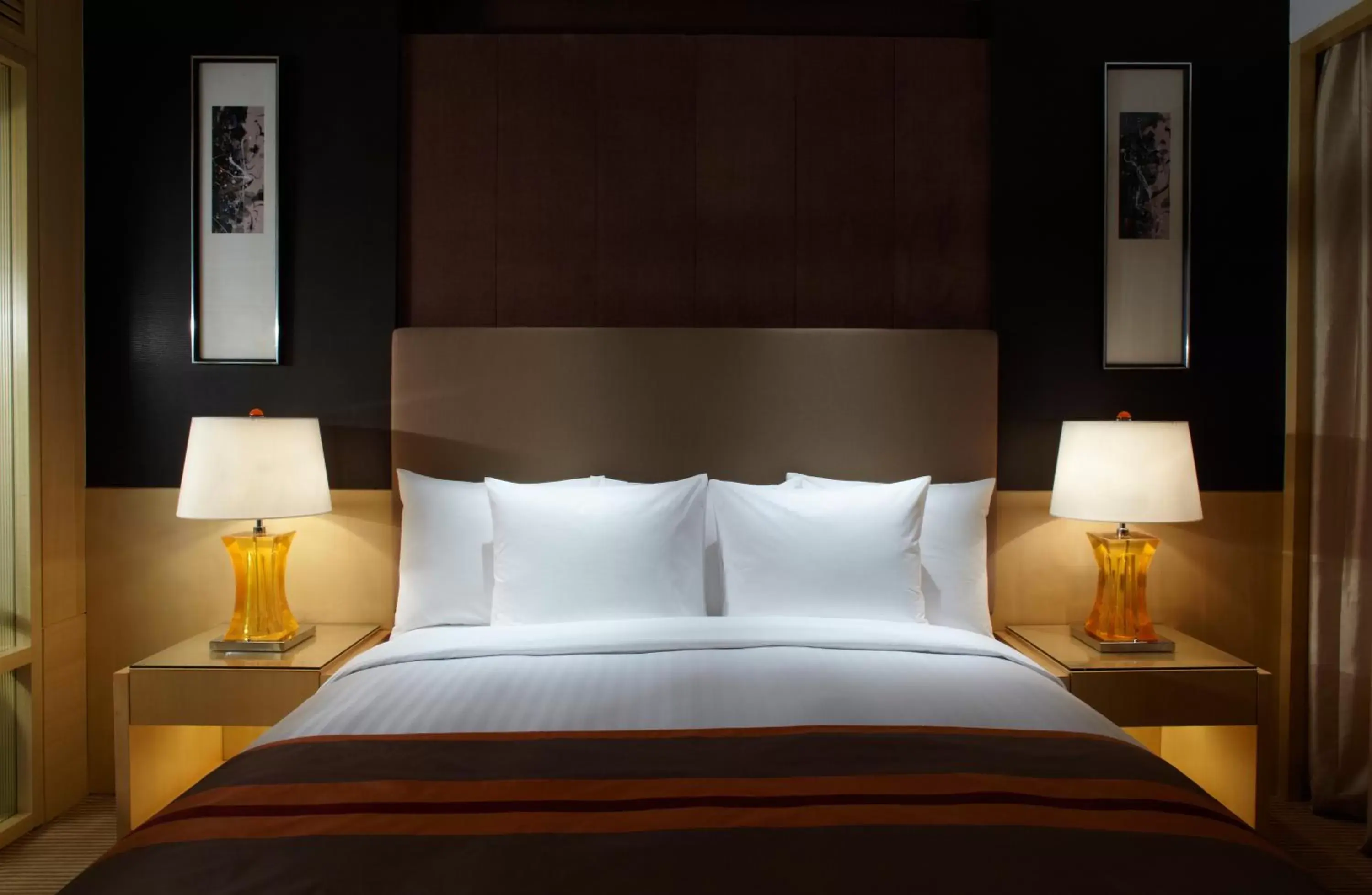 Bed in Courtyard by Marriott Shanghai Central