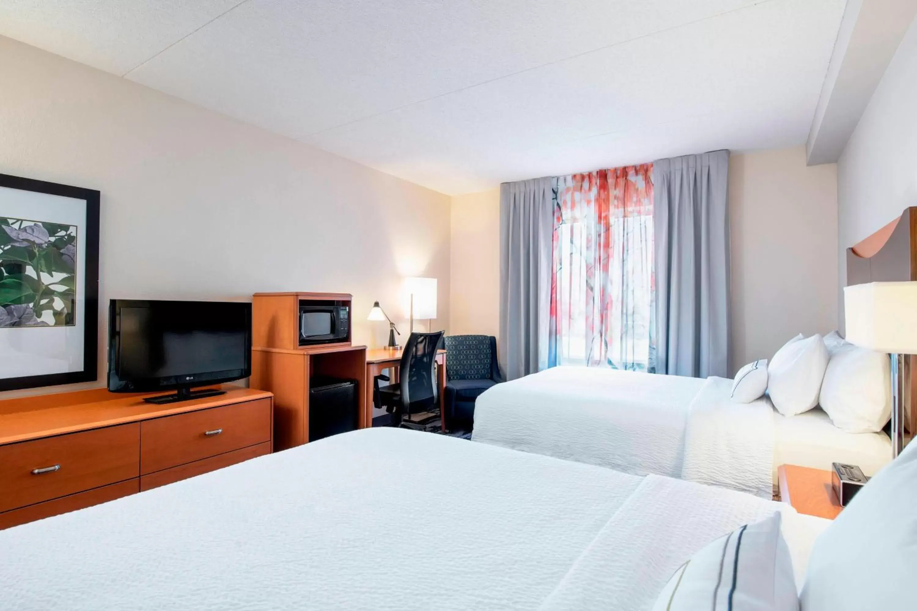 Photo of the whole room, Bed in Fairfield Inn & Suites by Marriott Winnipeg