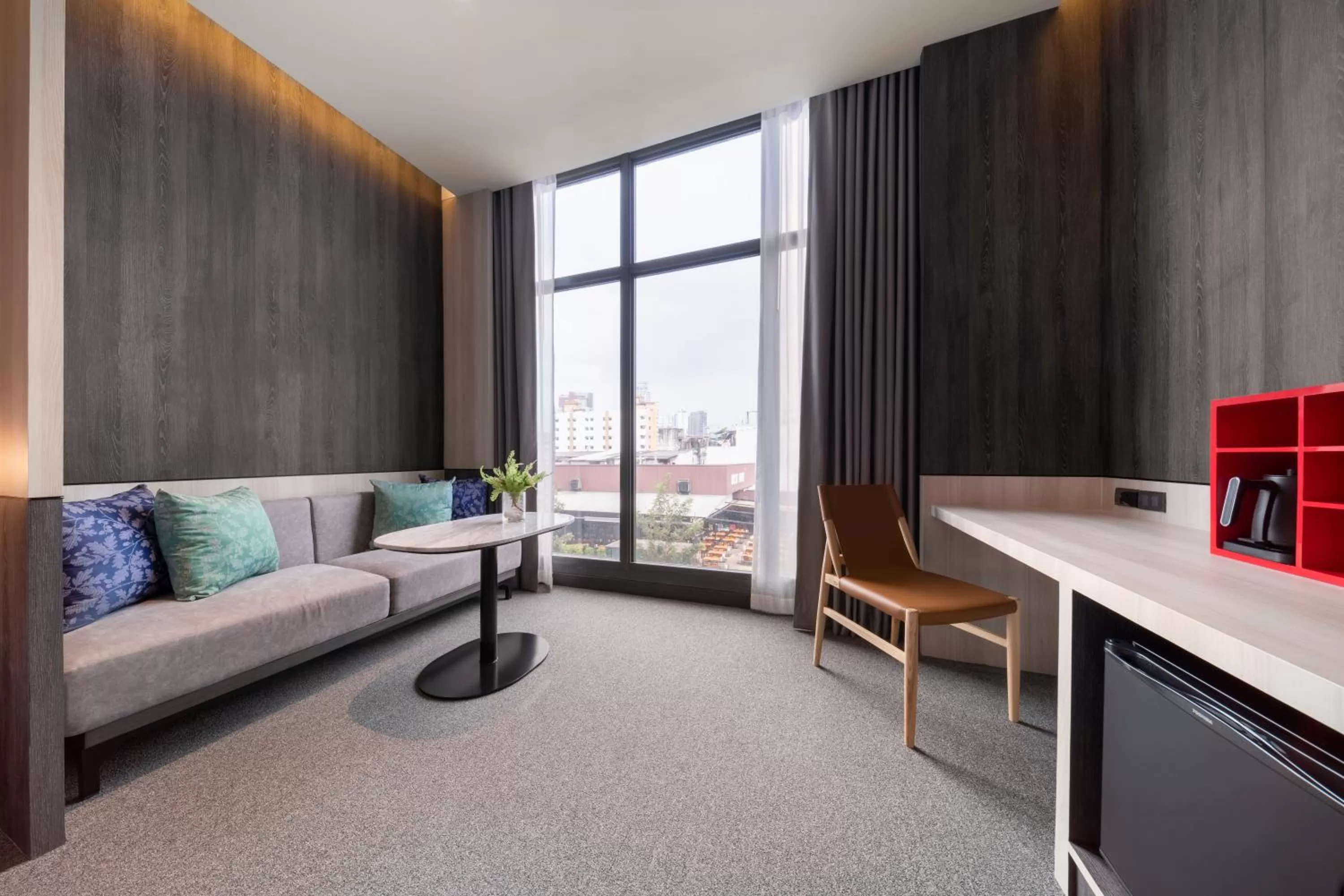 Living room in Ramada Plaza by Wyndham Bangkok Sukhumvit 48