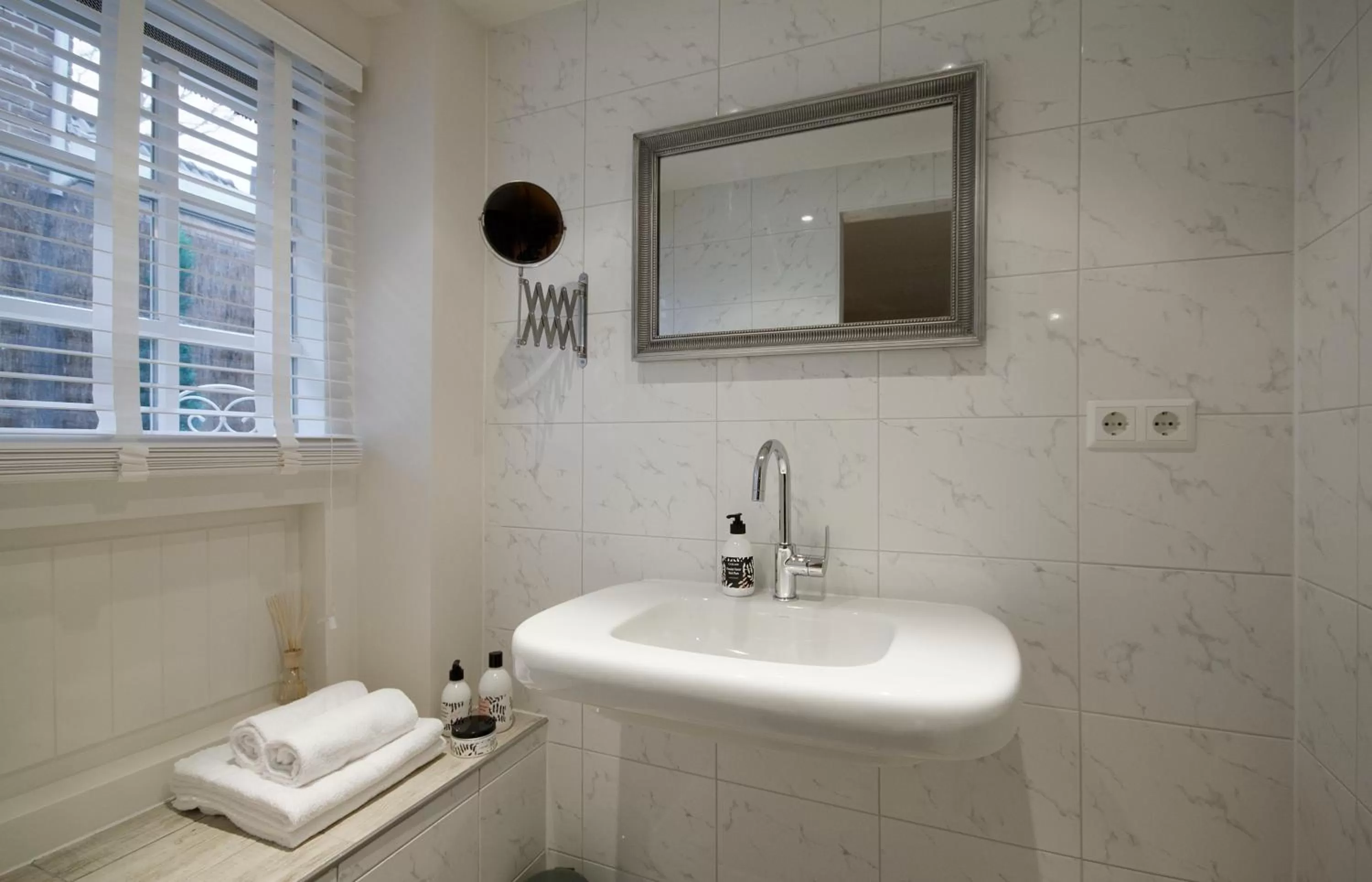 Shower in "Karel de Grote" Bergen