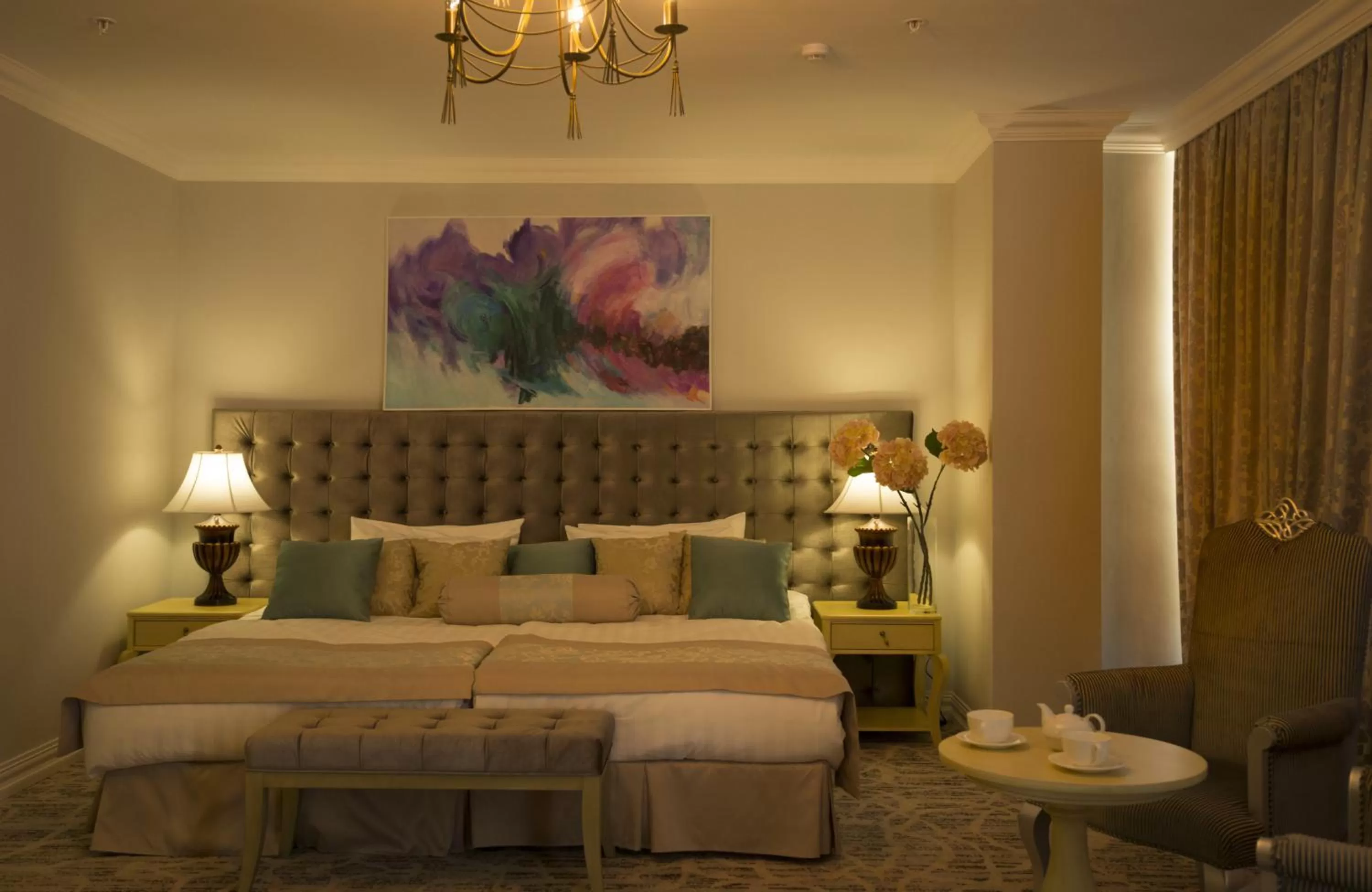 Bed in Bristol Central Park Hotel