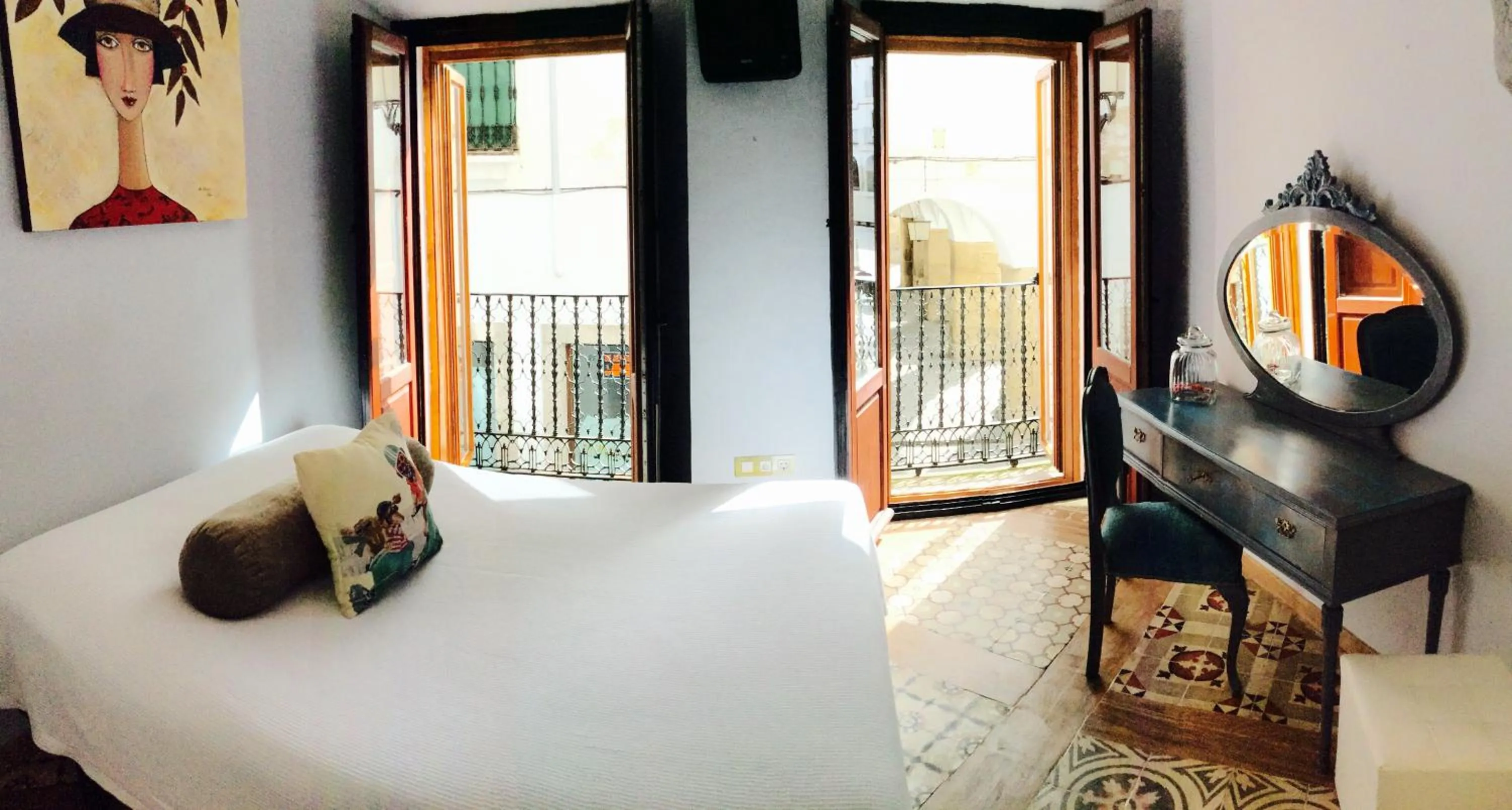 Photo of the whole room, Bed in Hotel la Boheme