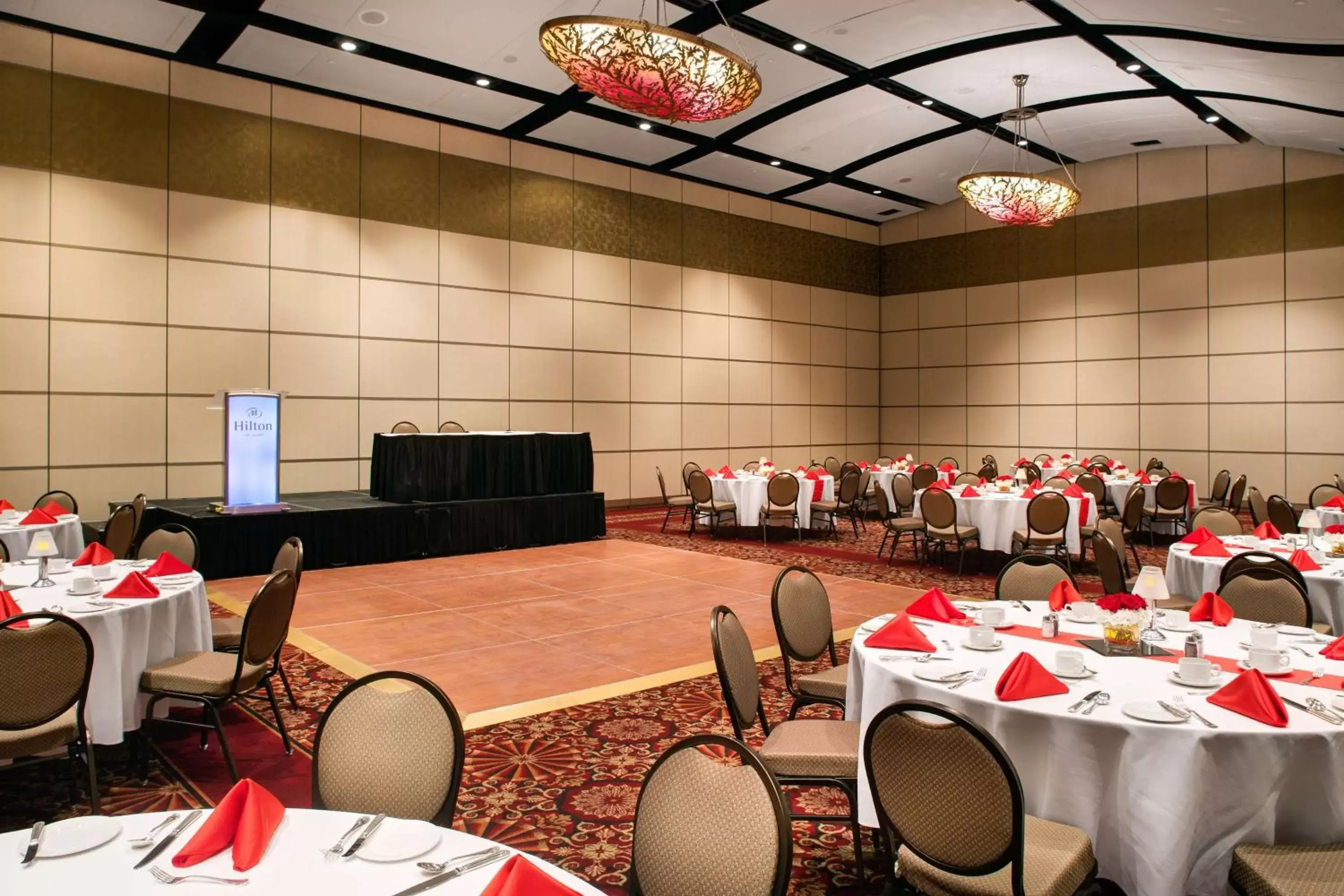 Meeting/conference room, Restaurant/Places to Eat in Hilton Lac-Leamy