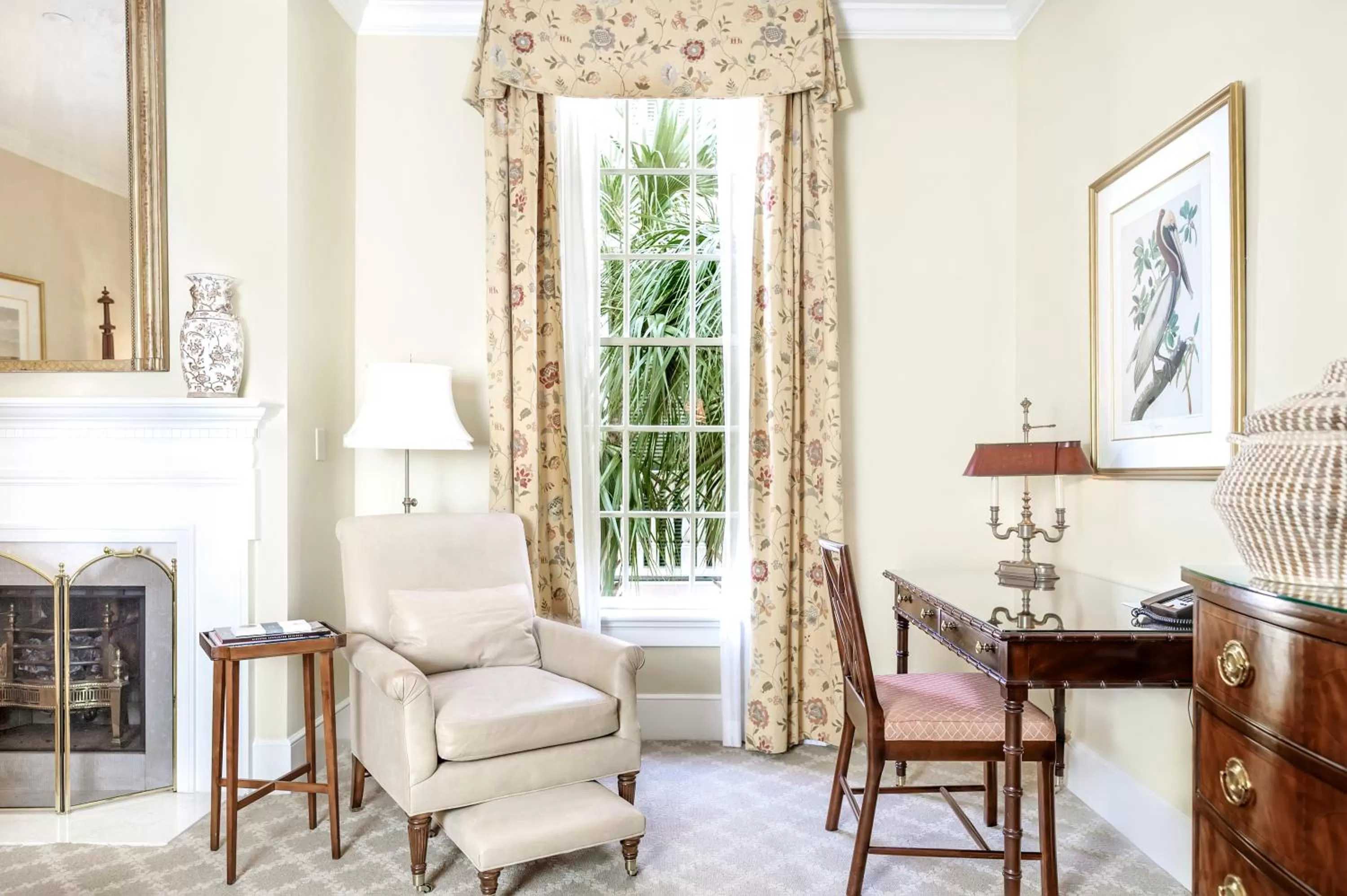 Seating area in Planters Inn - Charleston