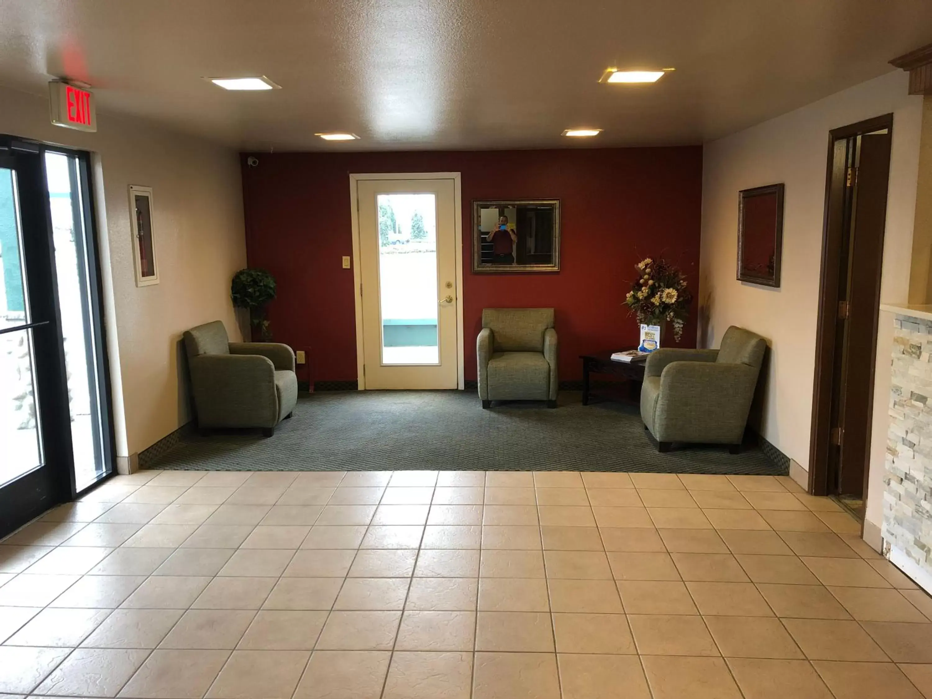 Lobby or reception, Seating Area in Super 8 by Wyndham Coeur d'Alene