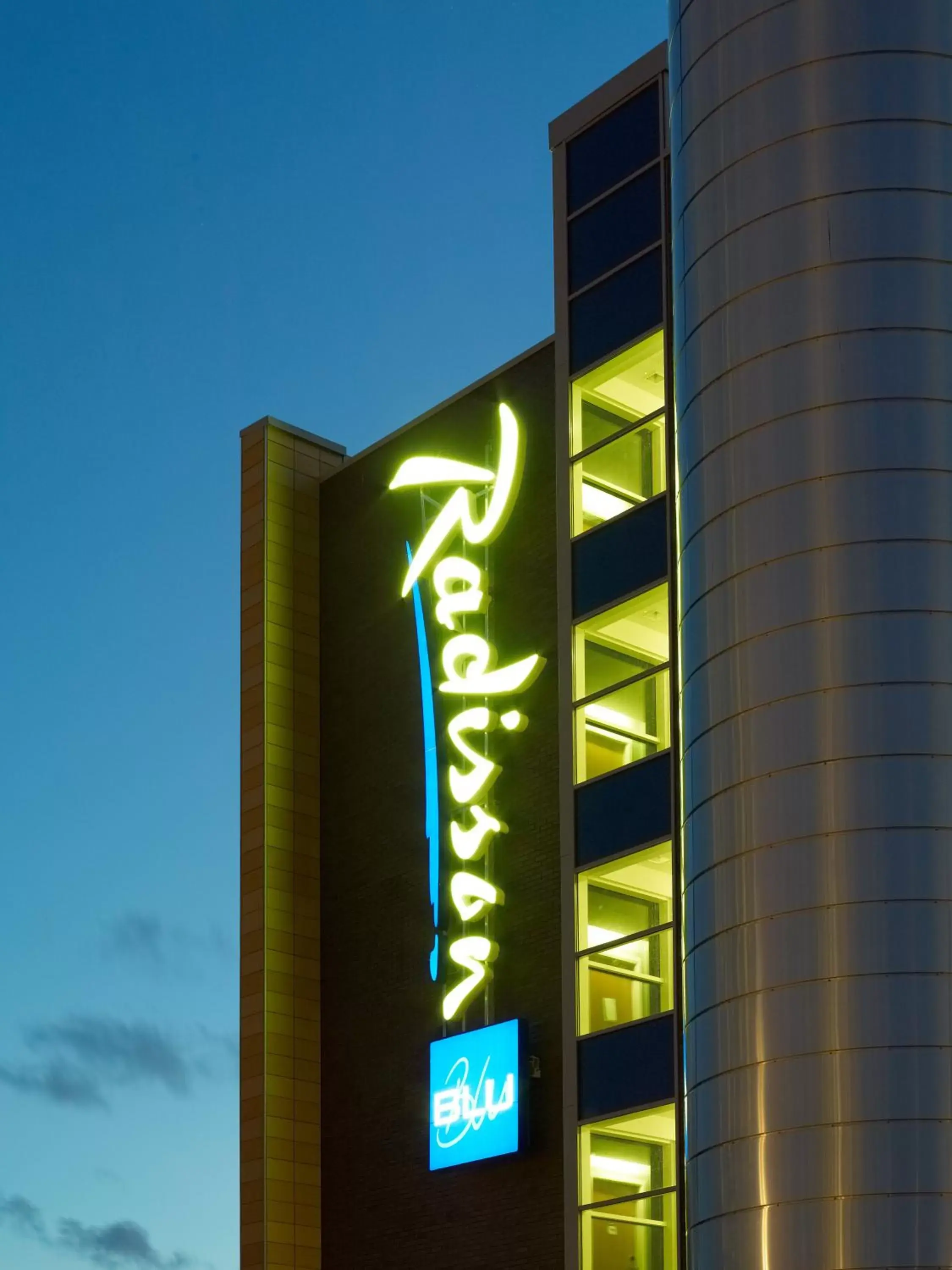 Facade/entrance, Property Building in Radisson Blu Hotel East Midlands Airport