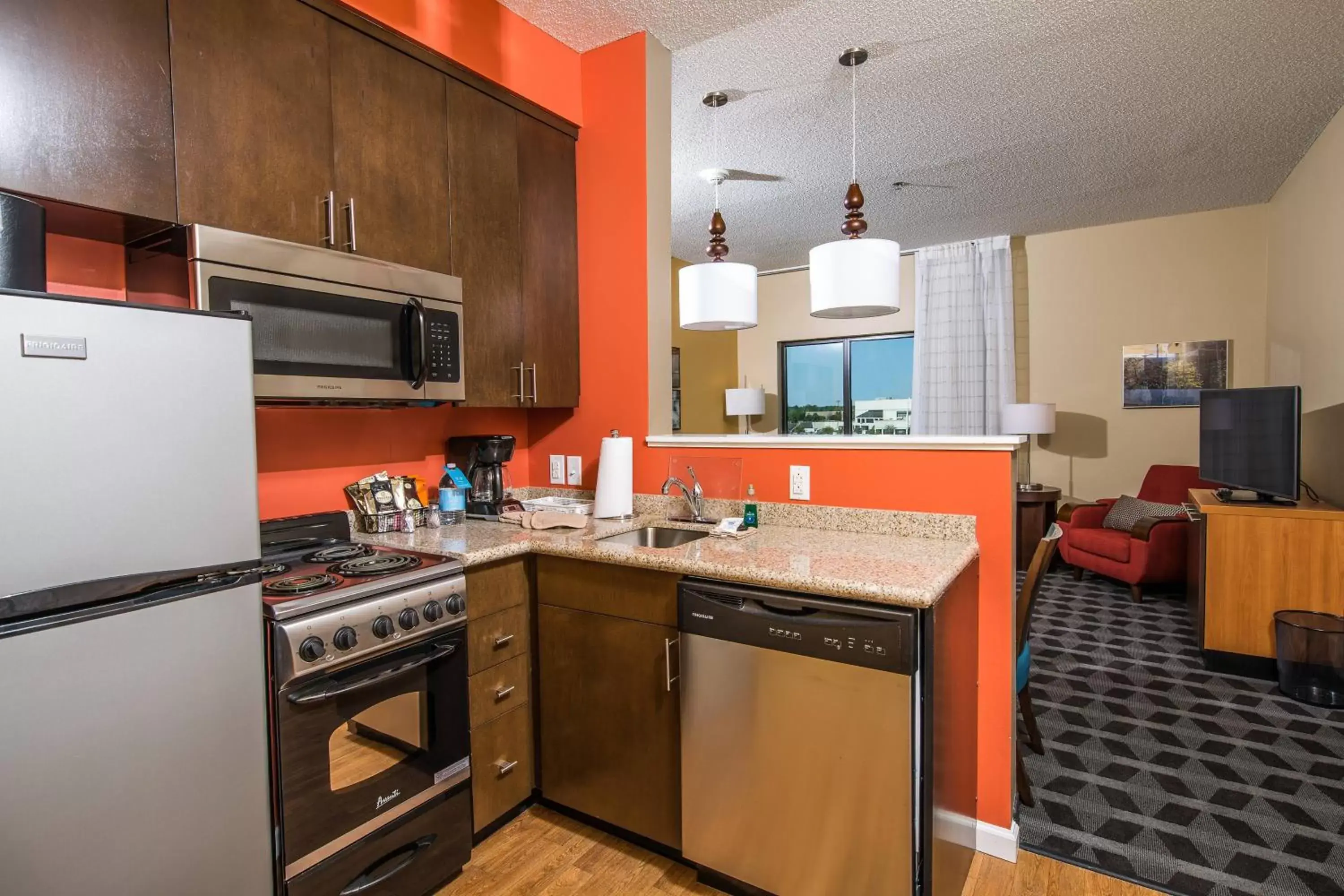 Bedroom, Kitchen/Kitchenette in TownePlace Suites by Marriott Florence