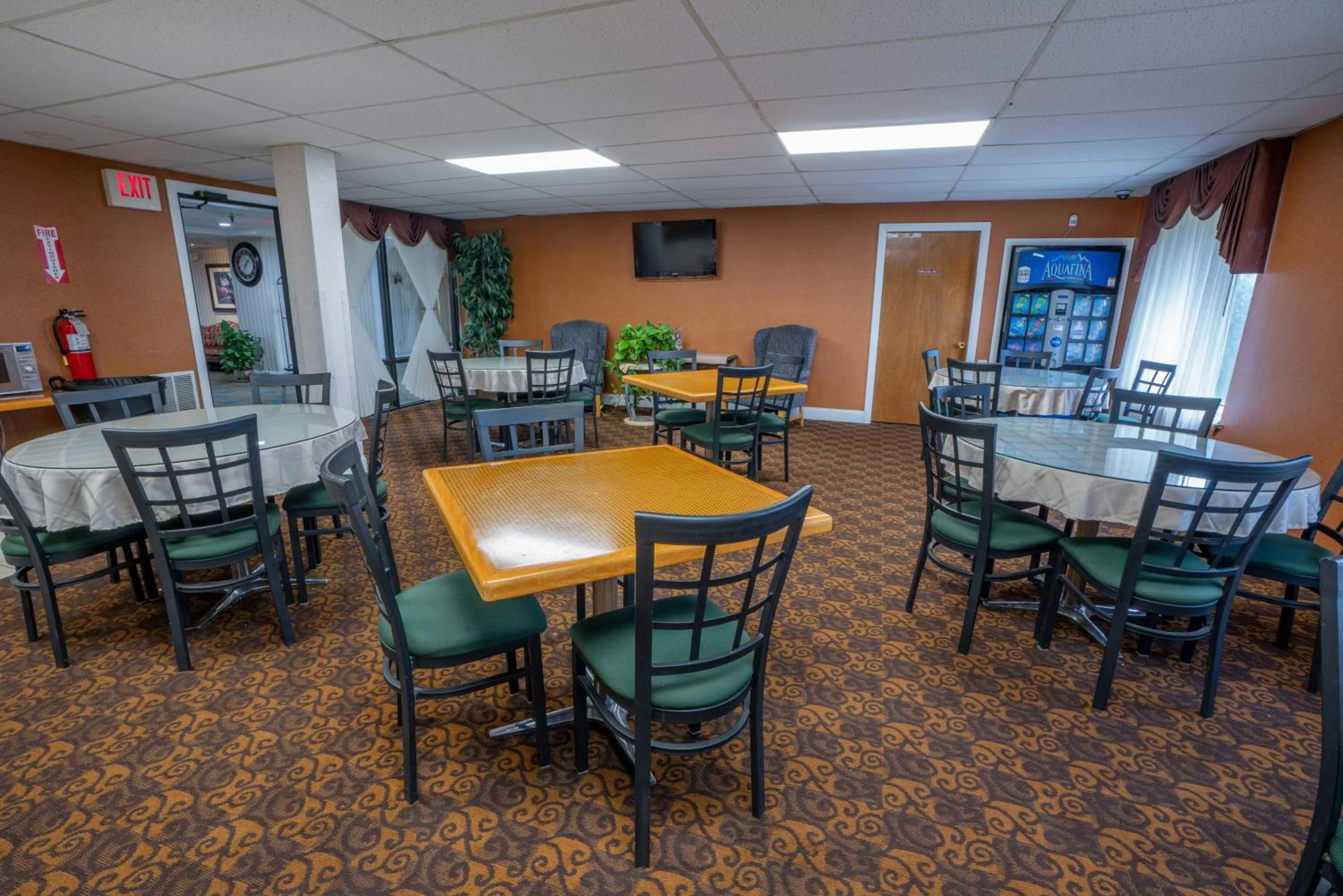 Coffee/tea facilities in Ambassador Inn and Suites