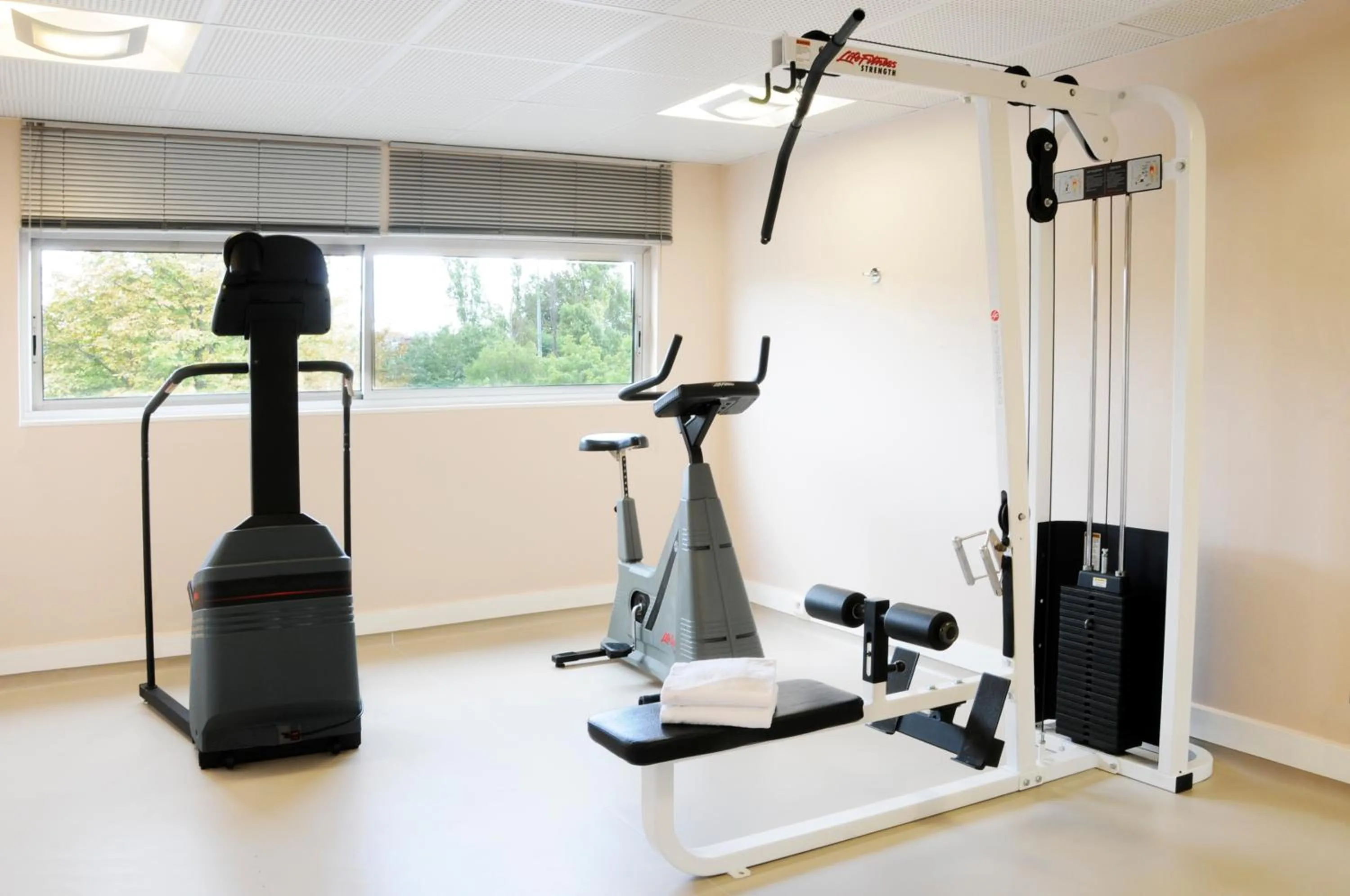 Fitness centre/facilities in Best Western Plus Paris Orly Airport