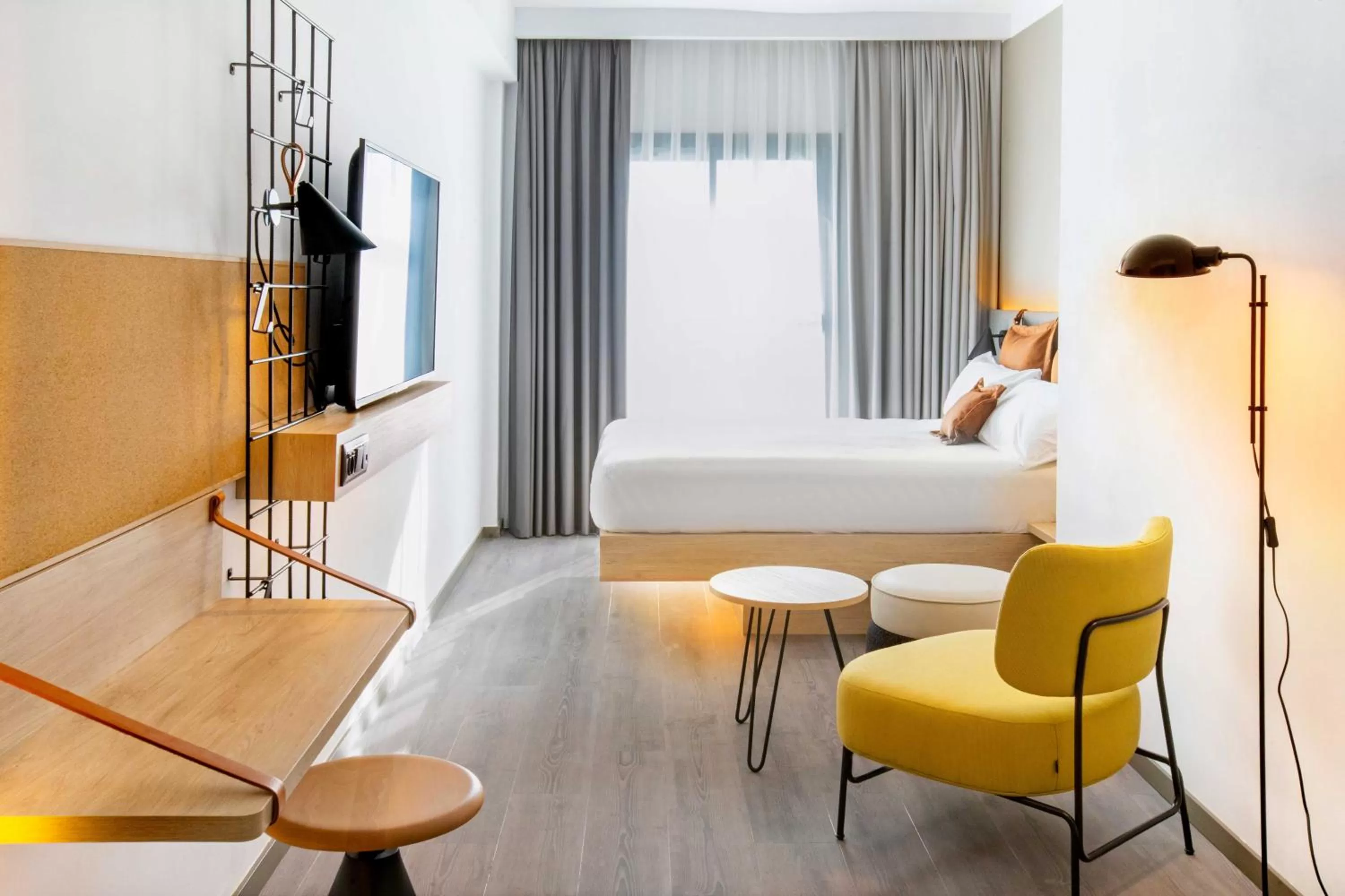 Deluxe Triple Room in Moxy Barcelona