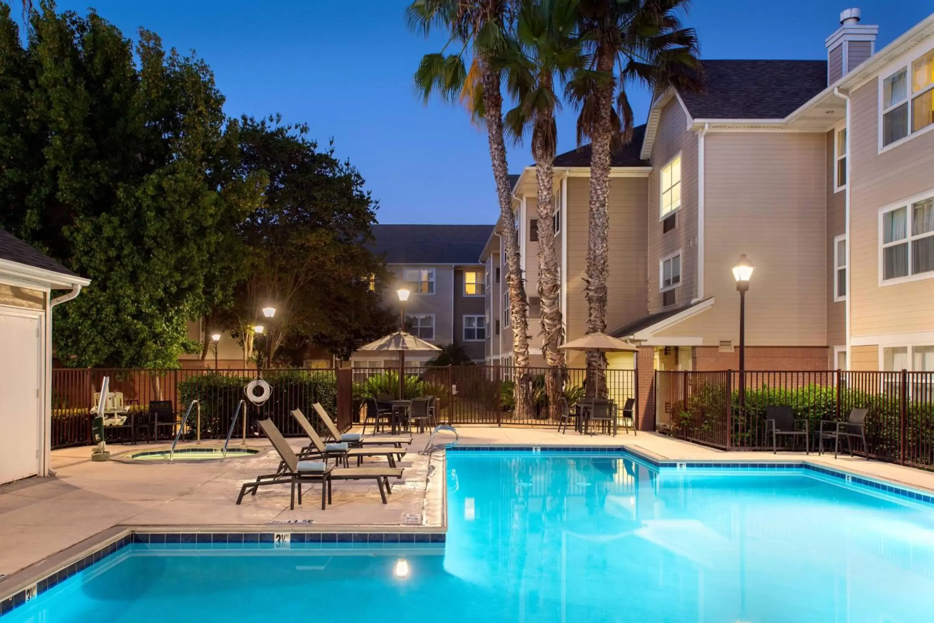Swimming Pool in Residence Inn San Diego Sorrento Mesa/Sorrento Valley