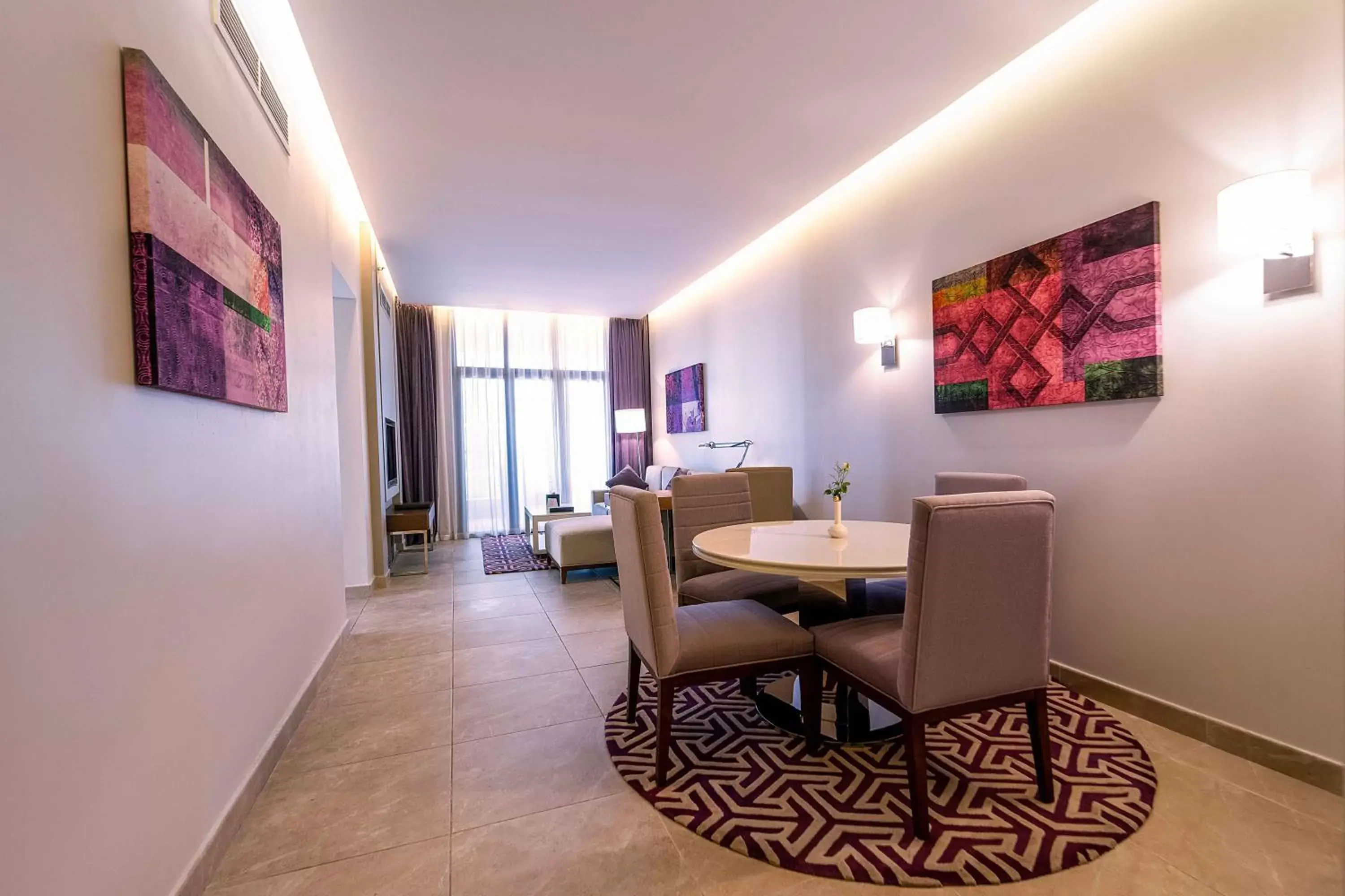 Dining Area in Mercure Dubai Barsha Heights Hotel Suites
