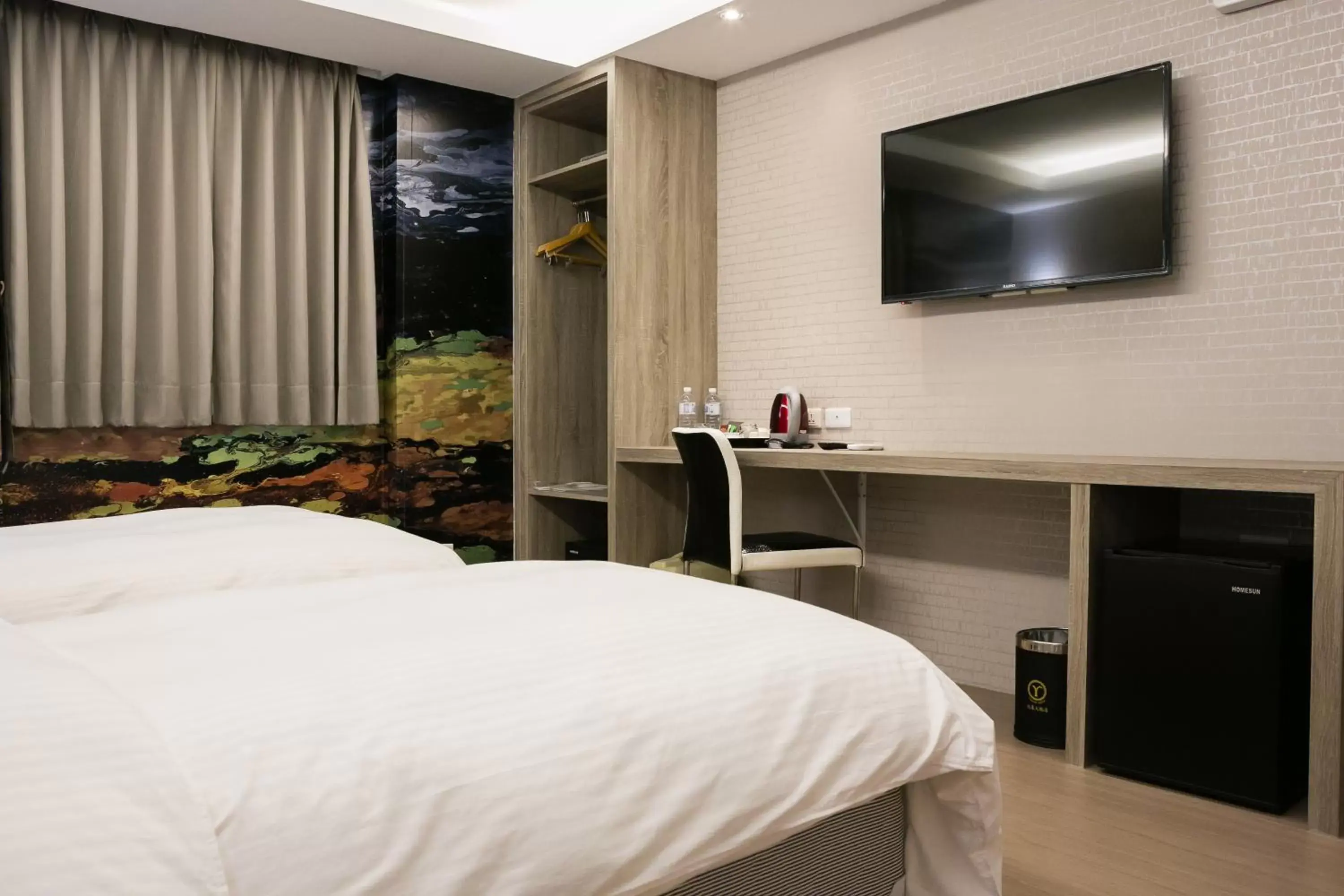 Photo of the whole room, Bed in Yuhao Hotel - Hsinchu Branch