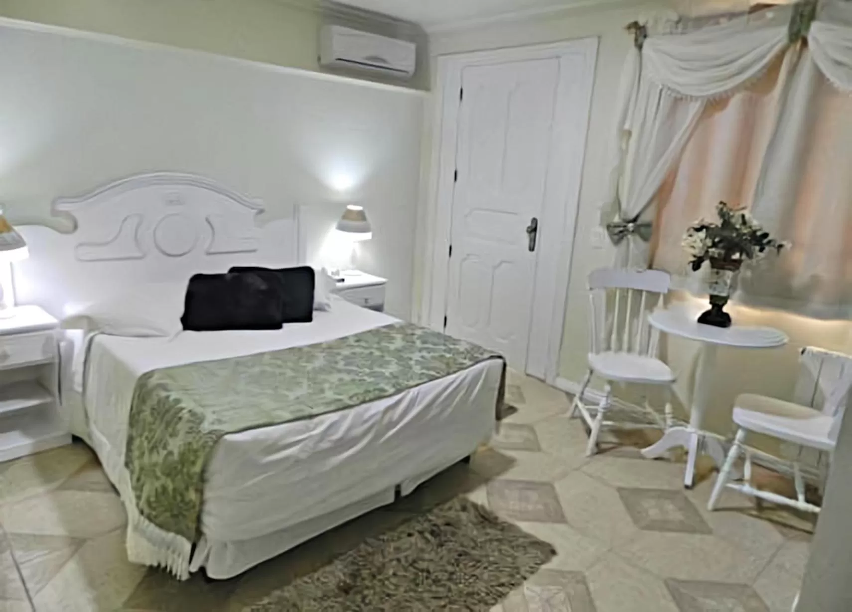 Double Room with Garden View in Pousada dos Anjos