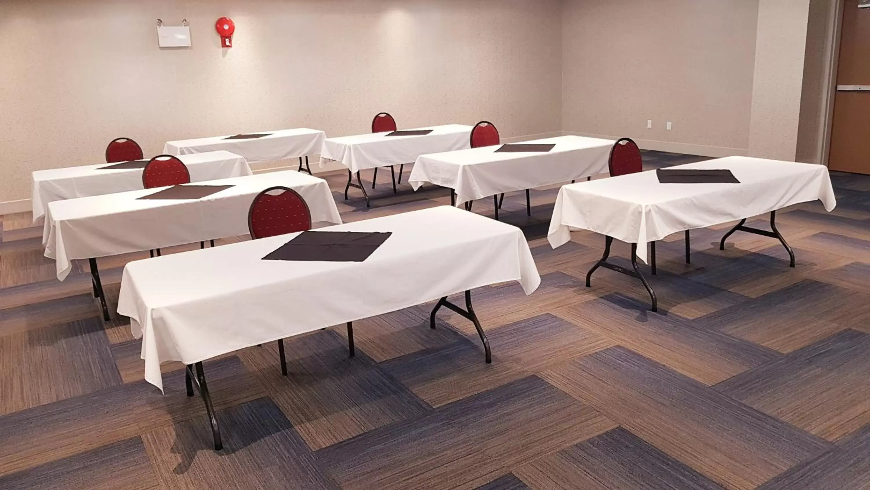 Banquet/Function facilities in Holiday Inn Express and Suites Surrey, an IHG Hotel