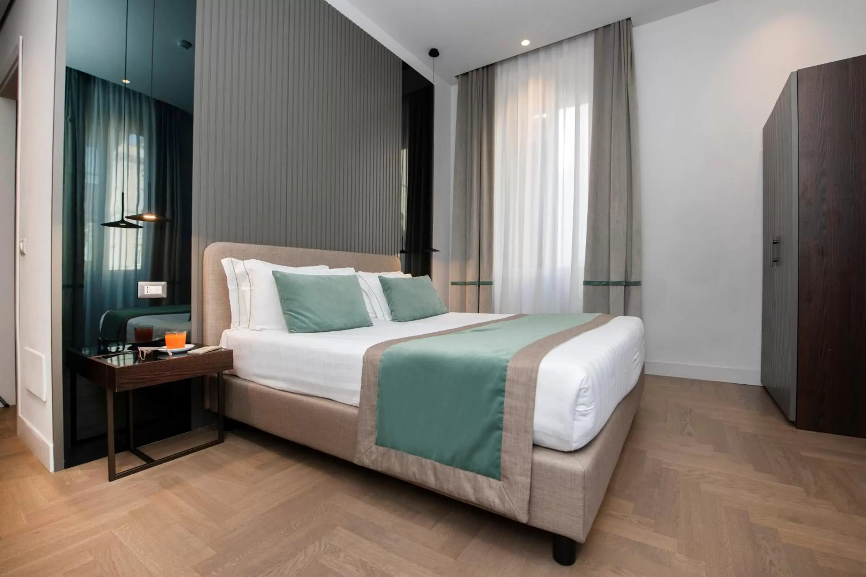 Bed in Hotel 77 Seventy-Seven - Maison D'Art Collection