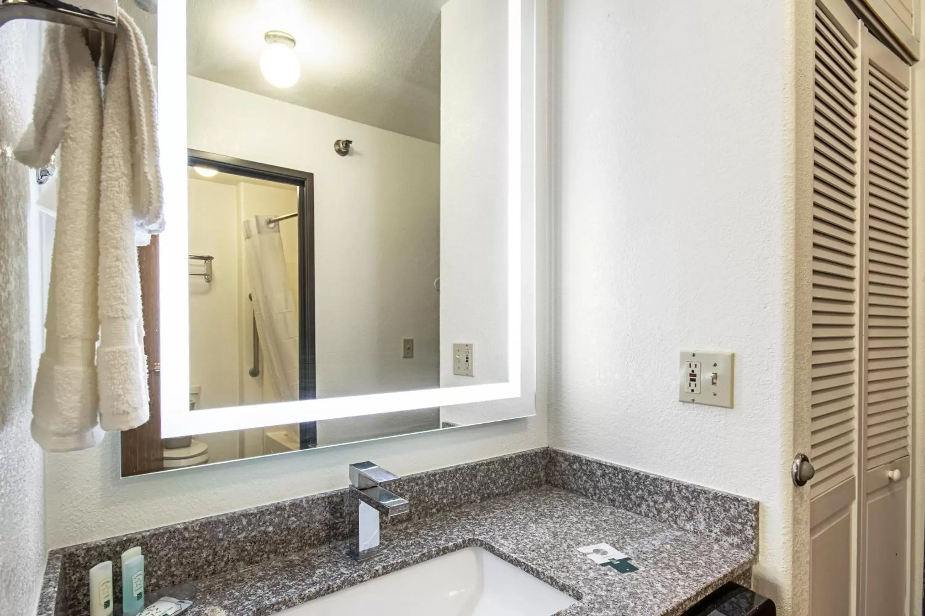 Bathroom in Quality Inn Dodge City