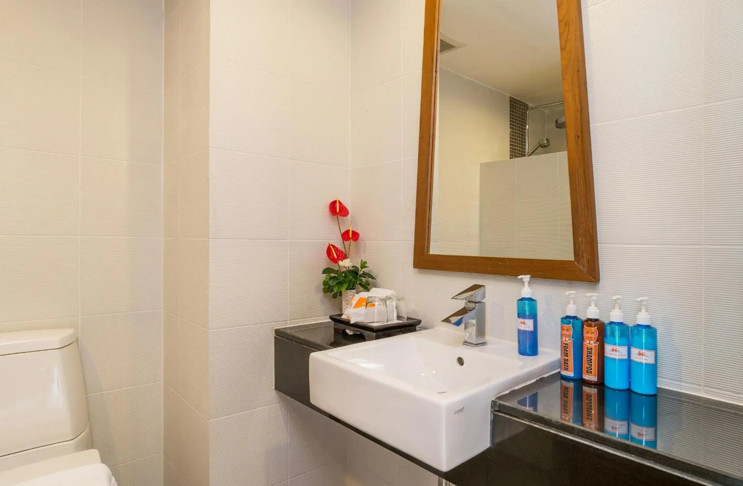 Photo of the whole room, Bathroom in Srisuksant Resort