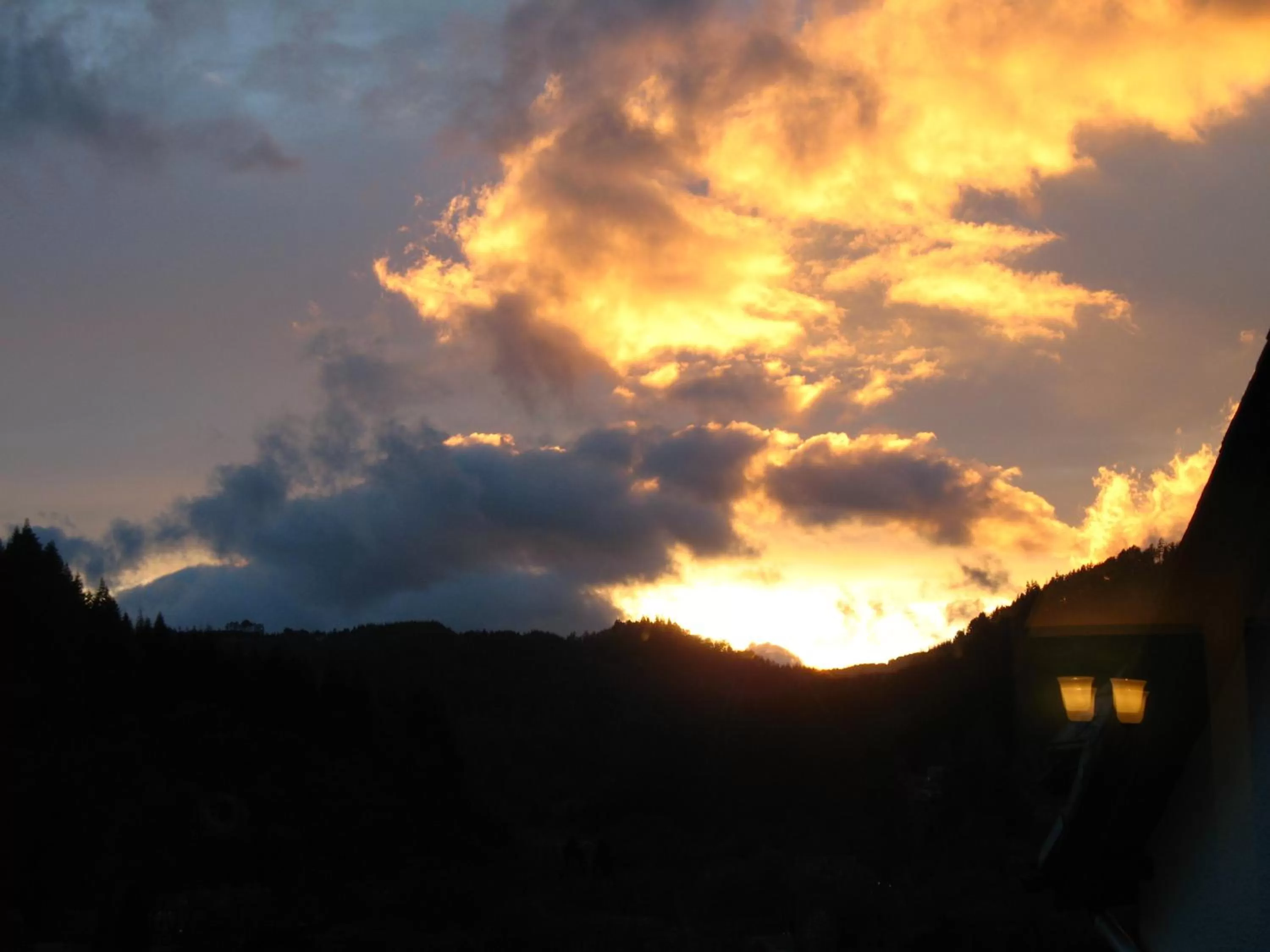 Night, Sunrise/Sunset in Aberconwy House B&B