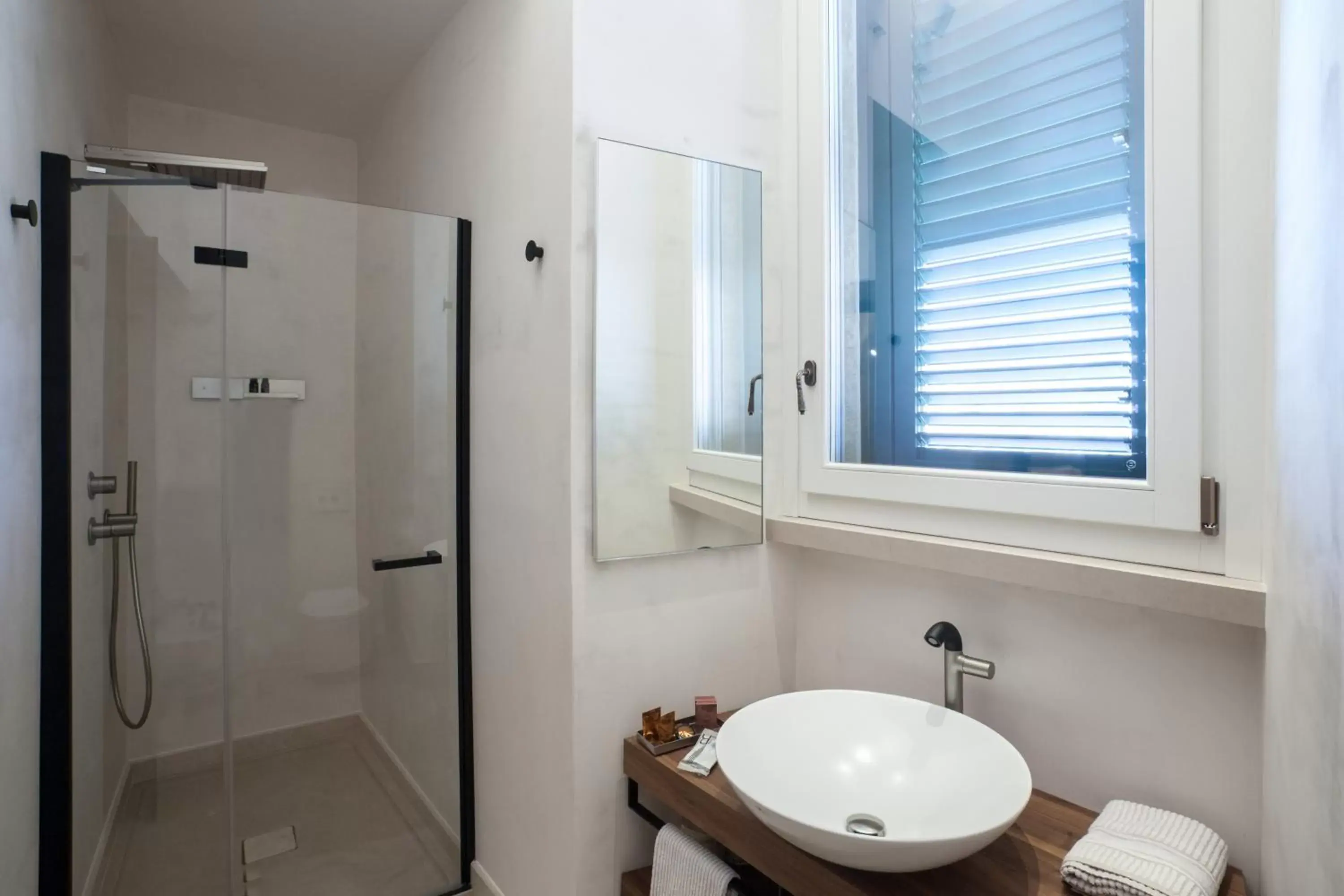 Shower, Bathroom in Quarry Resort