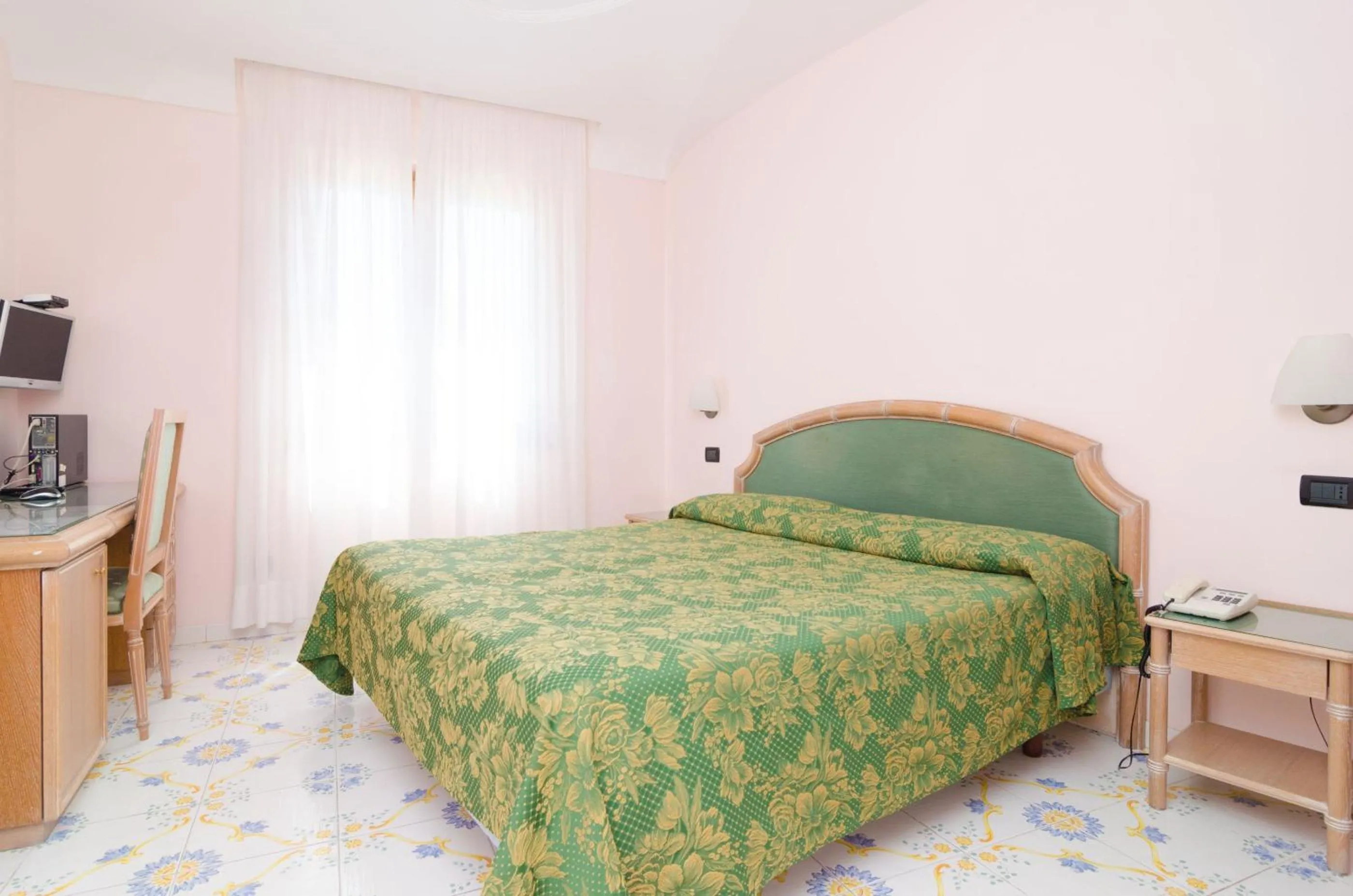 Bedroom in Hotel Terme Saint Raphael