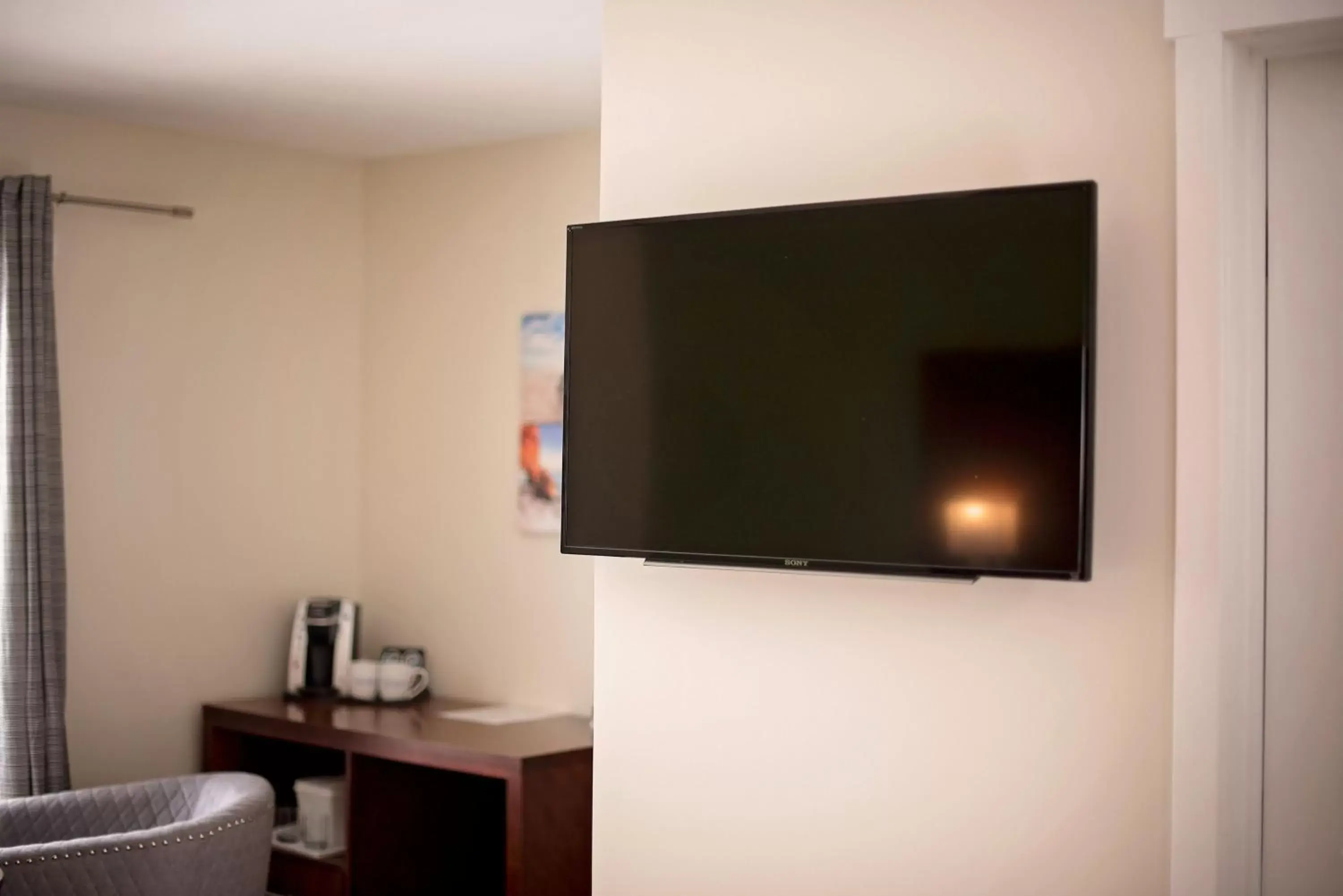 Standard Queen Room in Ledges By the Bay Standard Queen Room in Ledges By the Bay