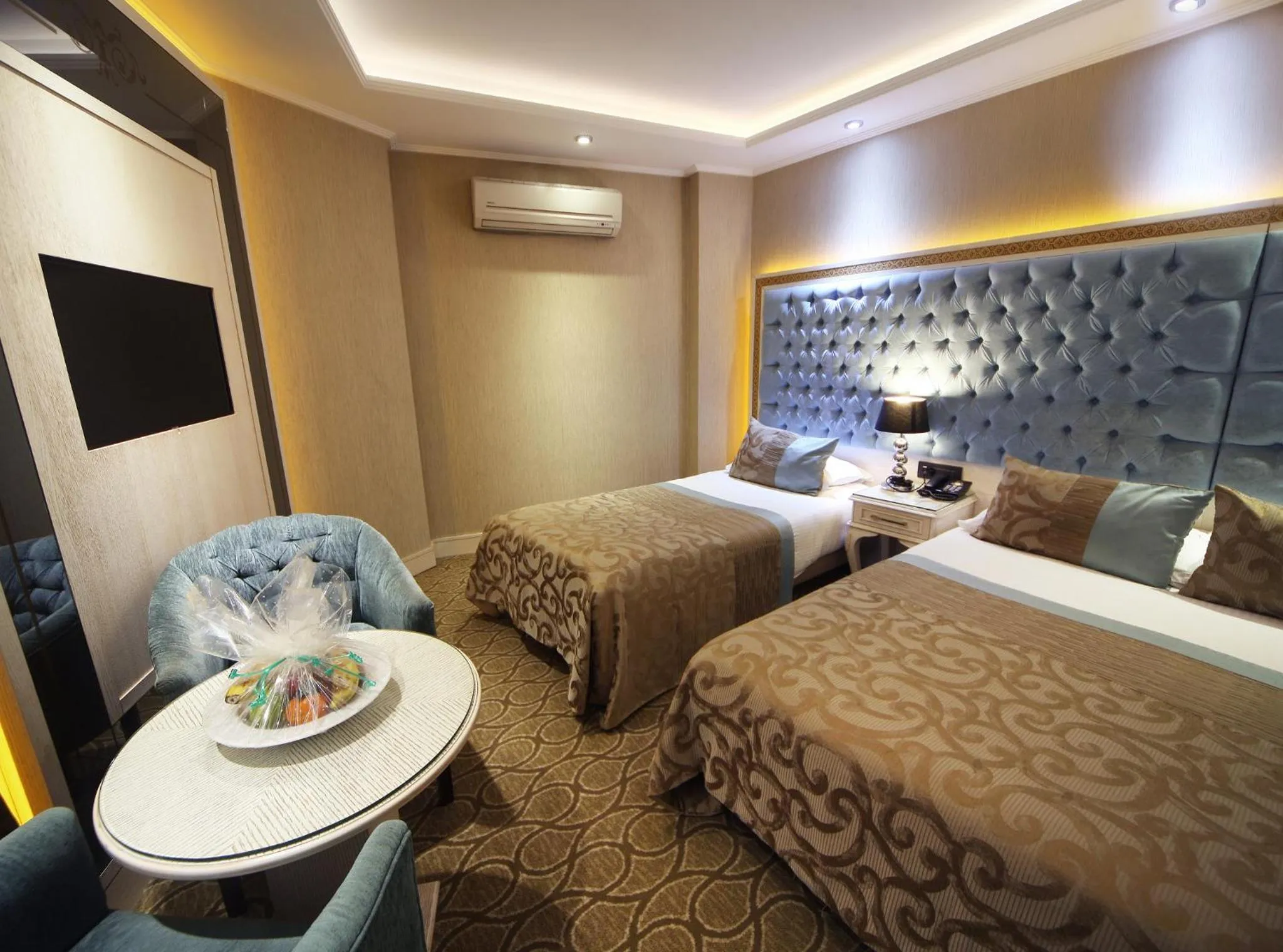 Bed in Black Bird Hotel