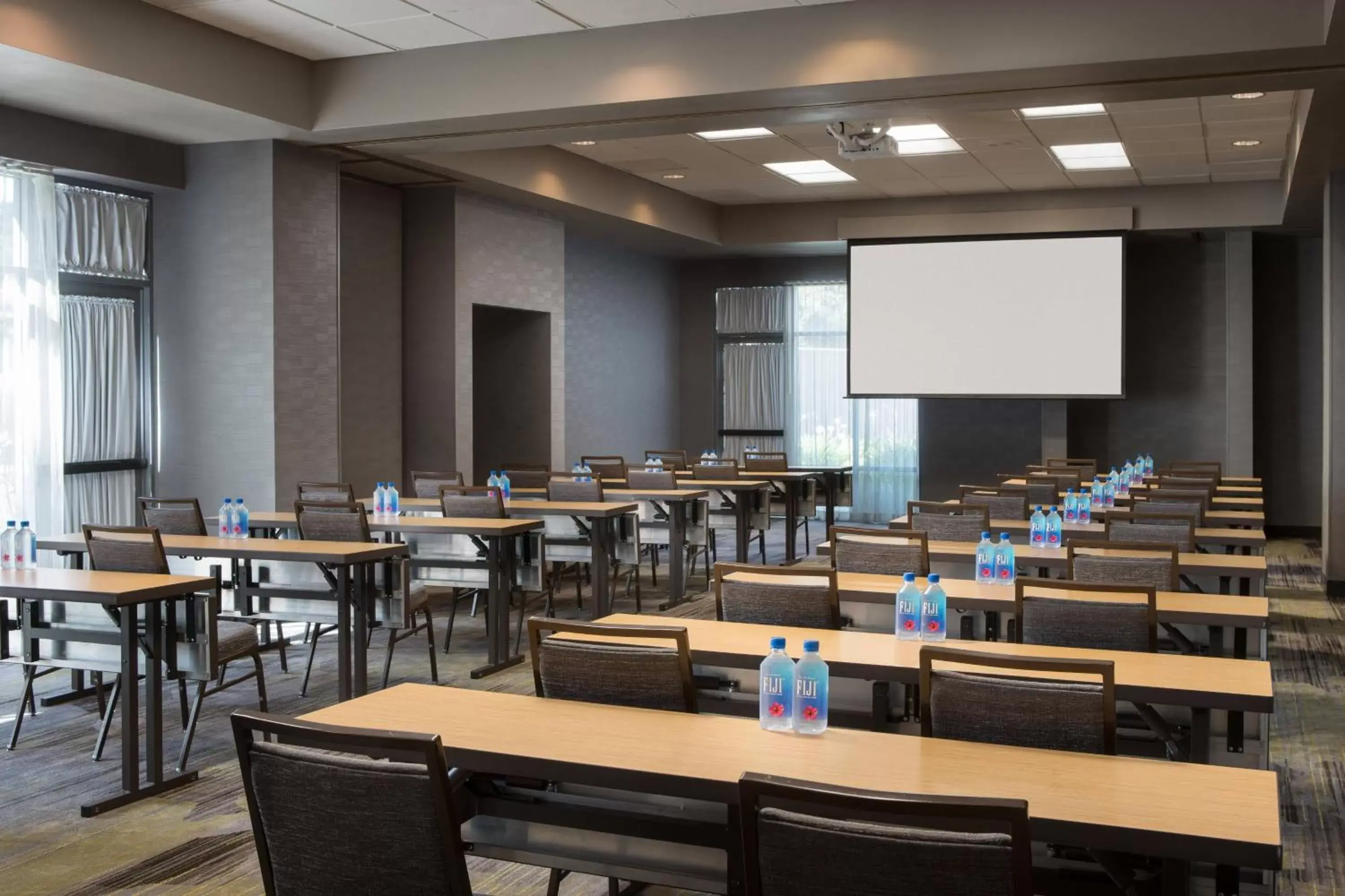 Meeting/conference room in Courtyard by Marriott Richmond Berkeley