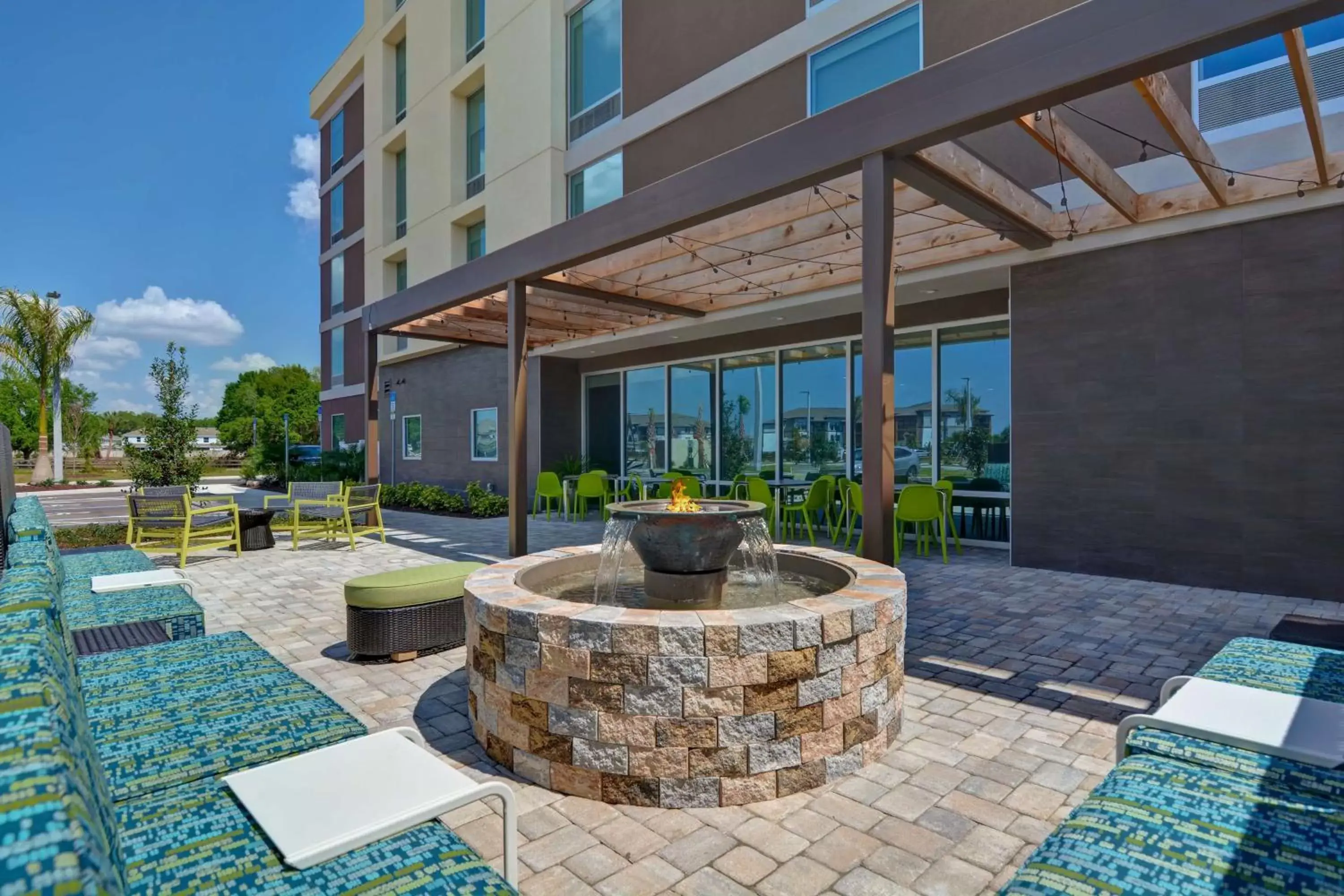 Property building in Home2 Suites by Hilton, Sarasota I-75 Bee Ridge, Fl