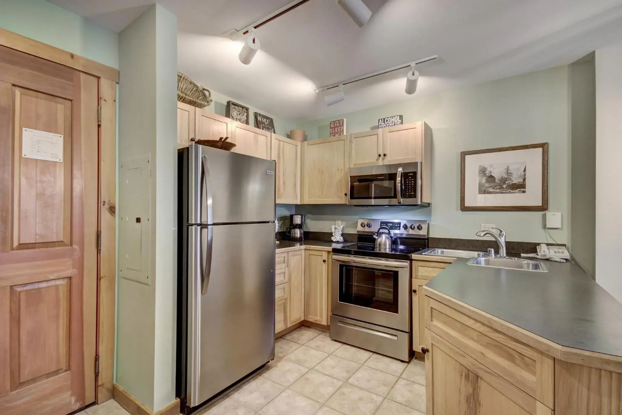 Kitchen or kitchenette, Kitchen/Kitchenette in River Run Village by Keystone Resort