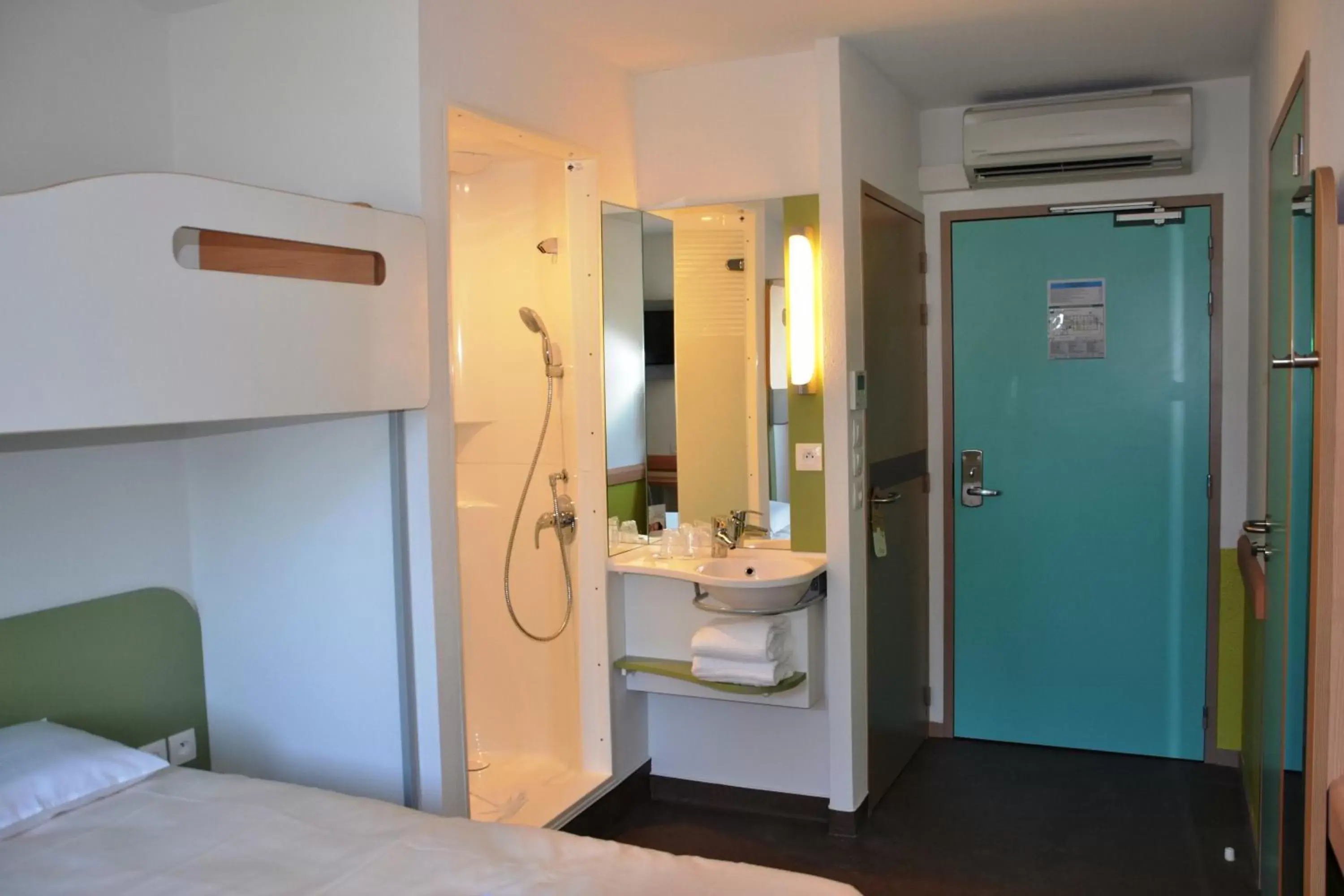 Bedroom, Bathroom in Ibis Budget Chalon Sur Saone Nord