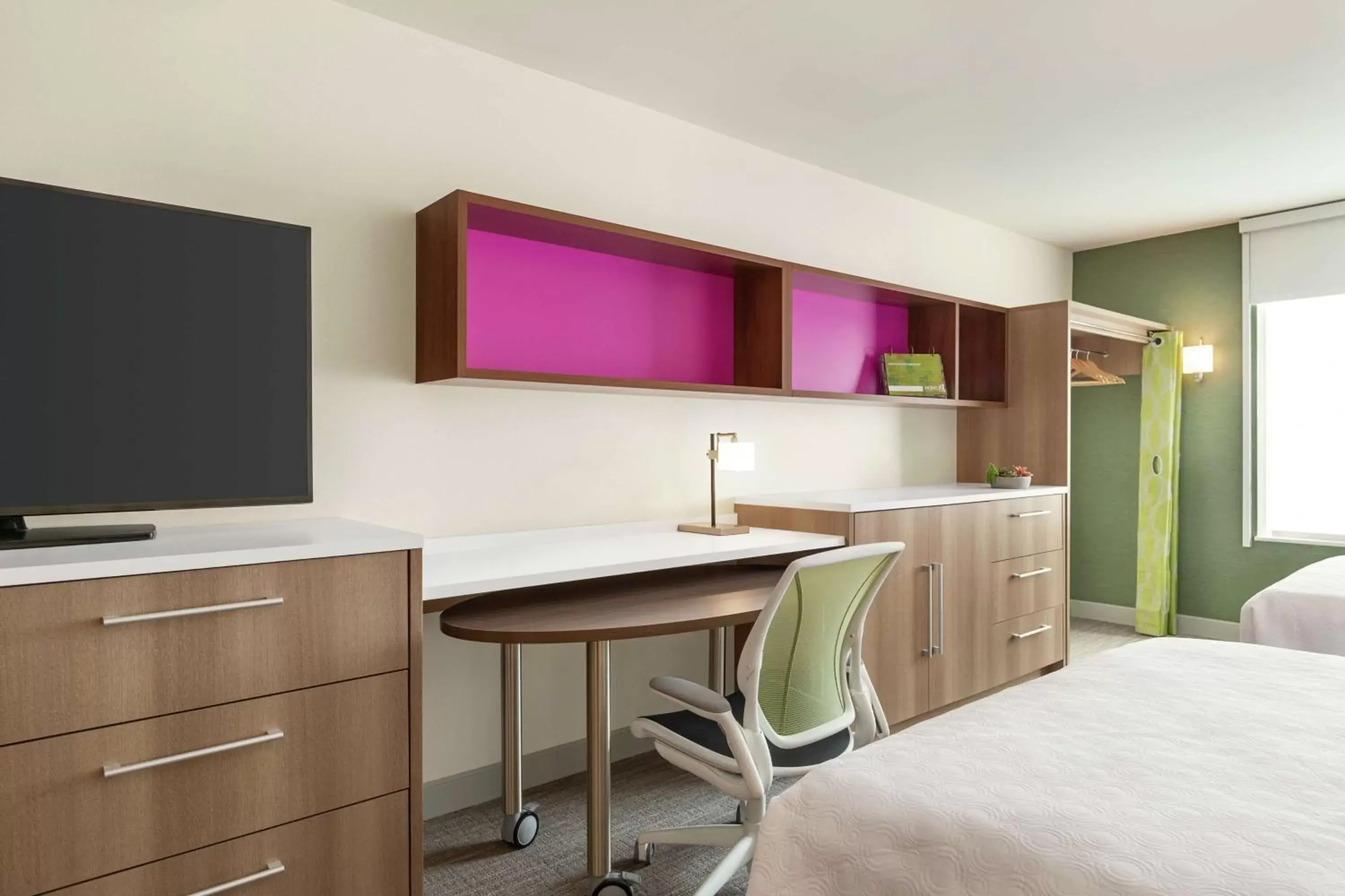 Bedroom, TV/Entertainment Center in Home2 Suites By Hilton Scottsdale Salt River