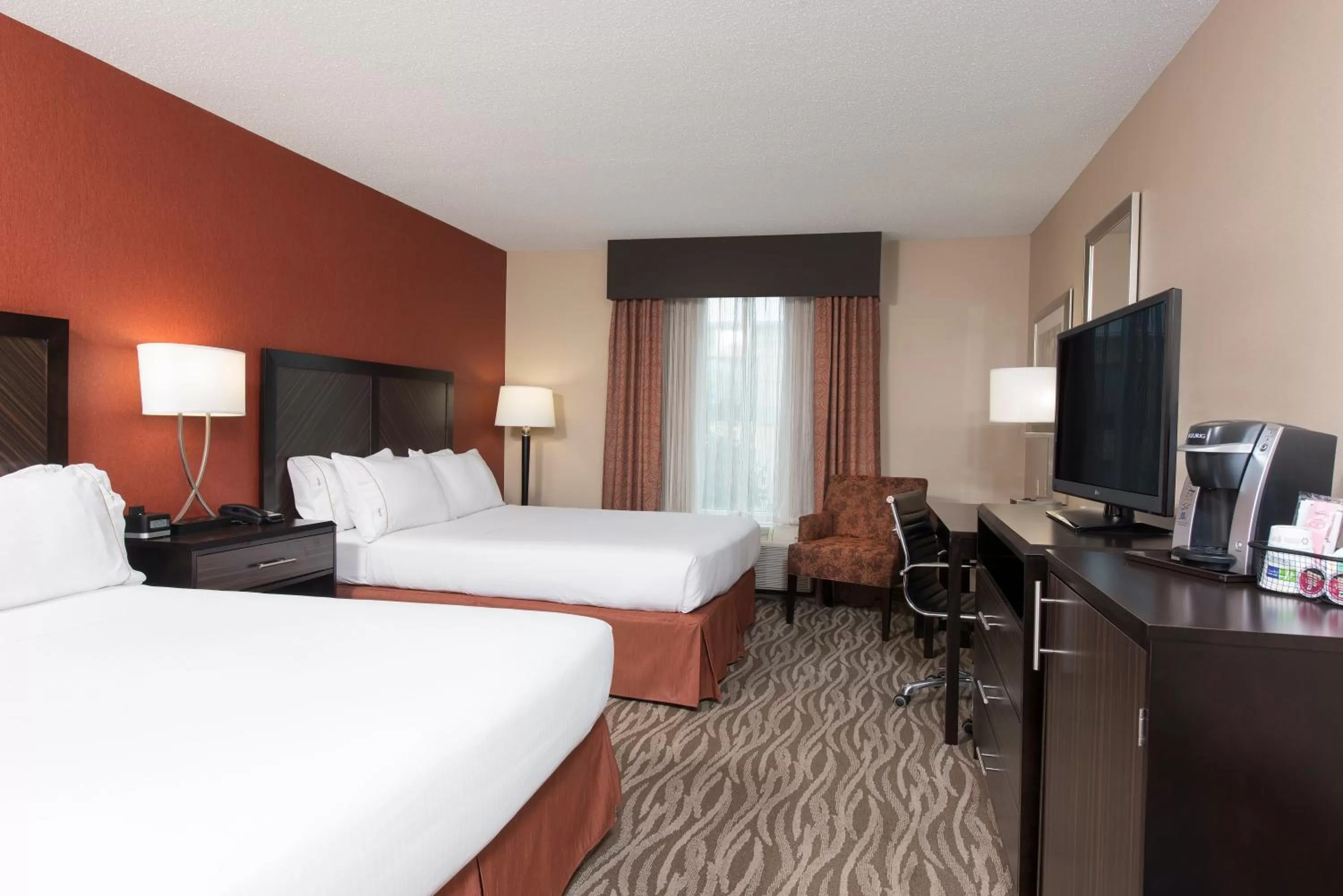 Photo of the whole room, Bed in Holiday Inn Express Hotel & Suites Grand Rapids-North by IHG