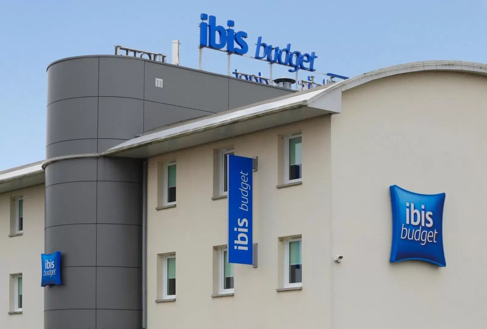 Facade/entrance in Hotel Ibis Budget Cosne Sur Loire Facade/entrance in Hotel Ibis Budget Cosne Sur Loire