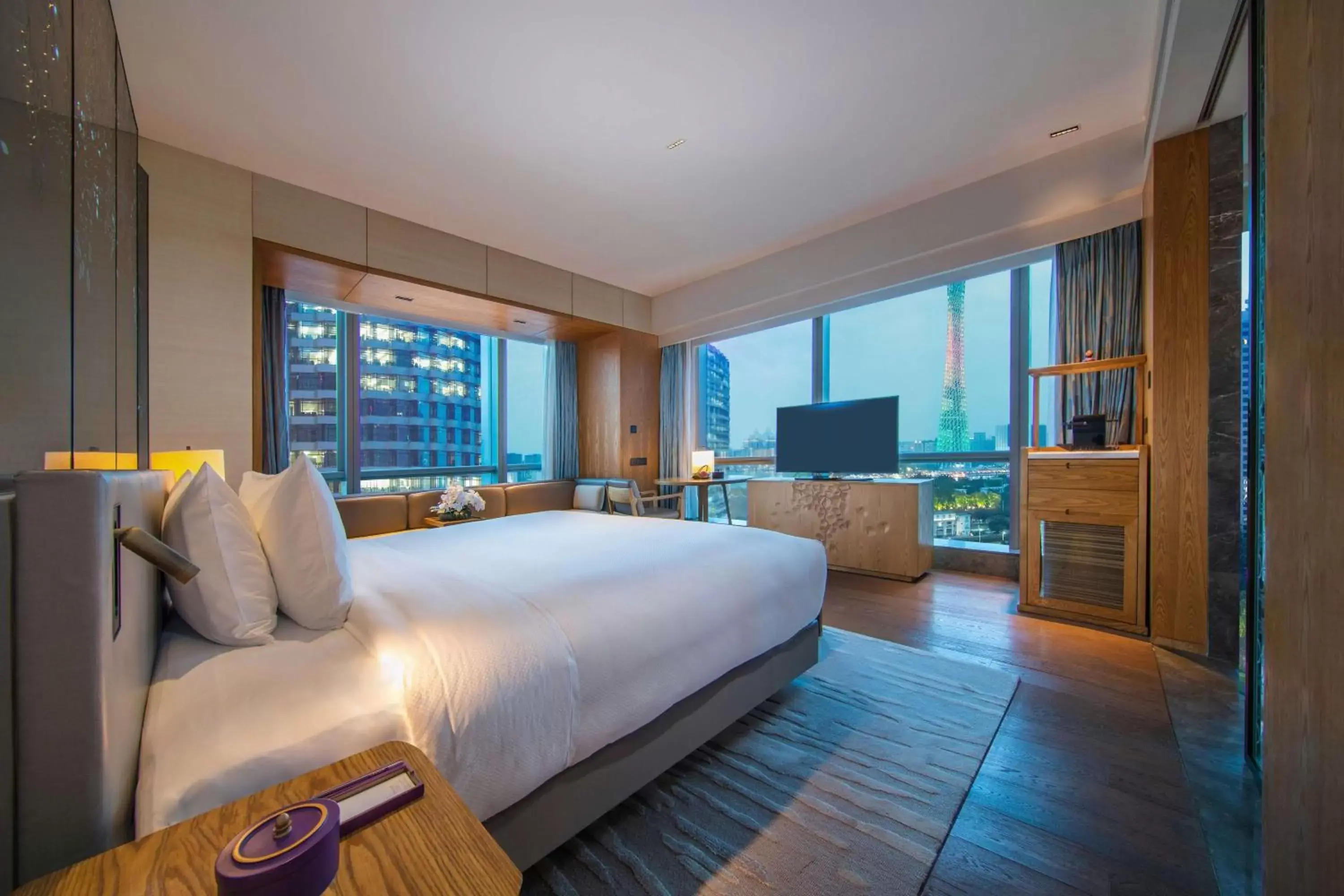 Bed in Conrad Guangzhou - Free shuttle between hotel and Exhibition Center during Canton Fair & Exhibitor registration Counter