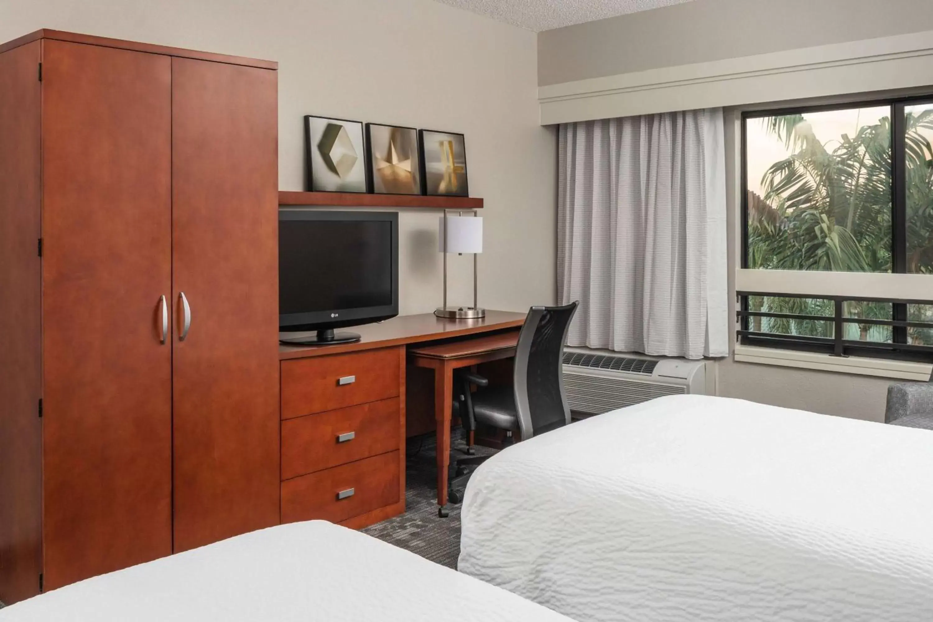 TV and multimedia, Bed in Sonesta Select Miami Lakes