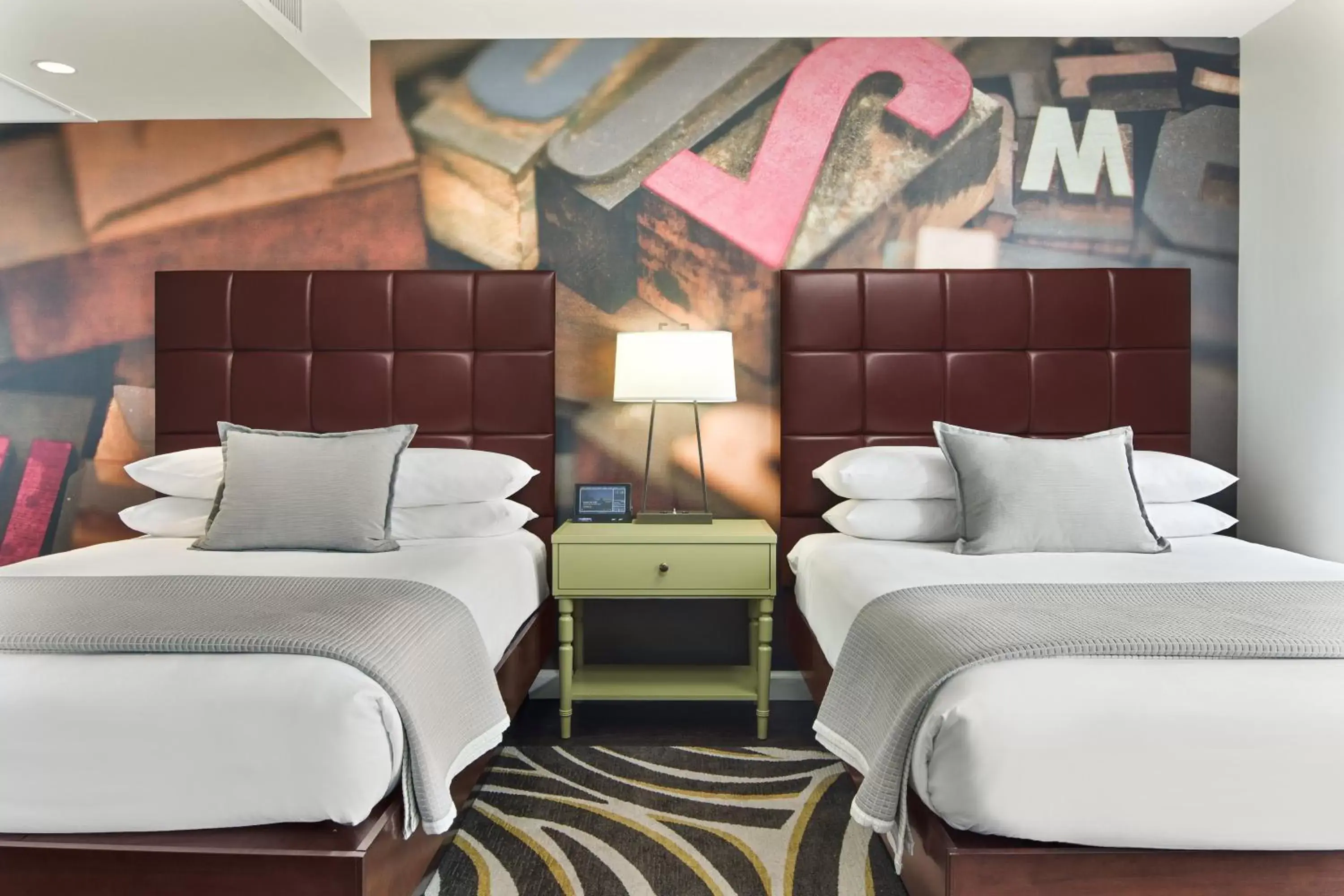 Photo of the whole room, Bed in Hotel Indigo Nashville - The Countrypolitan