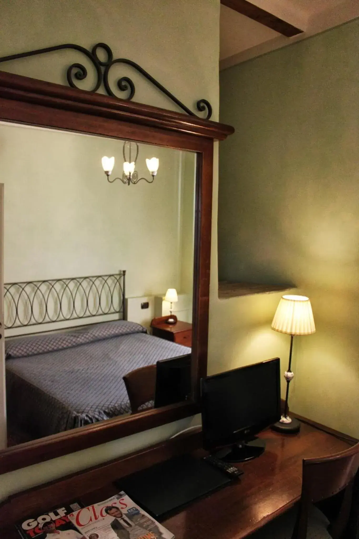 Bedroom, Bed in Castello Montegiove