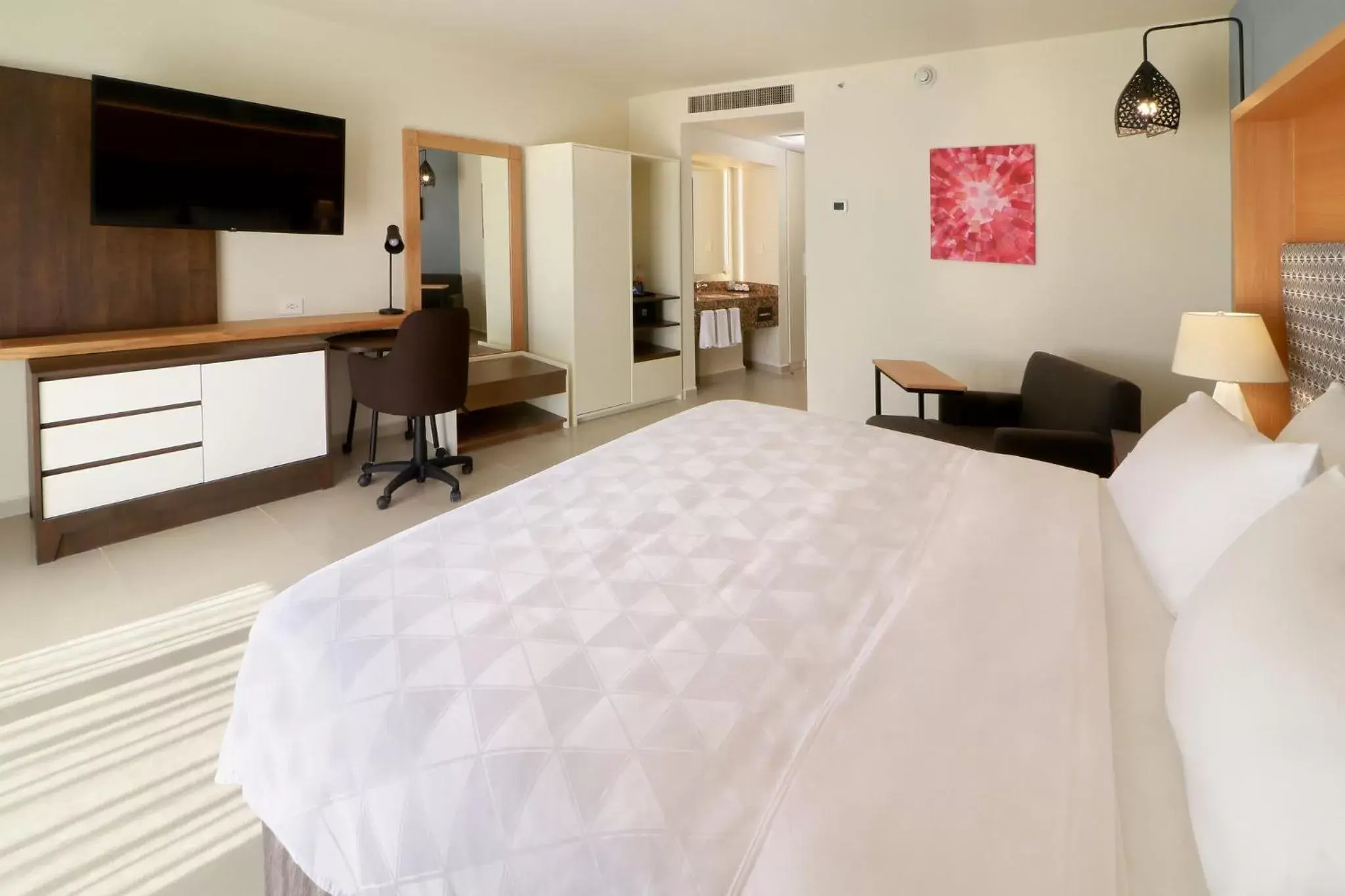 Photo of the whole room, Bed in Holiday Inn Tuxpan - Convention Center, an IHG Hotel