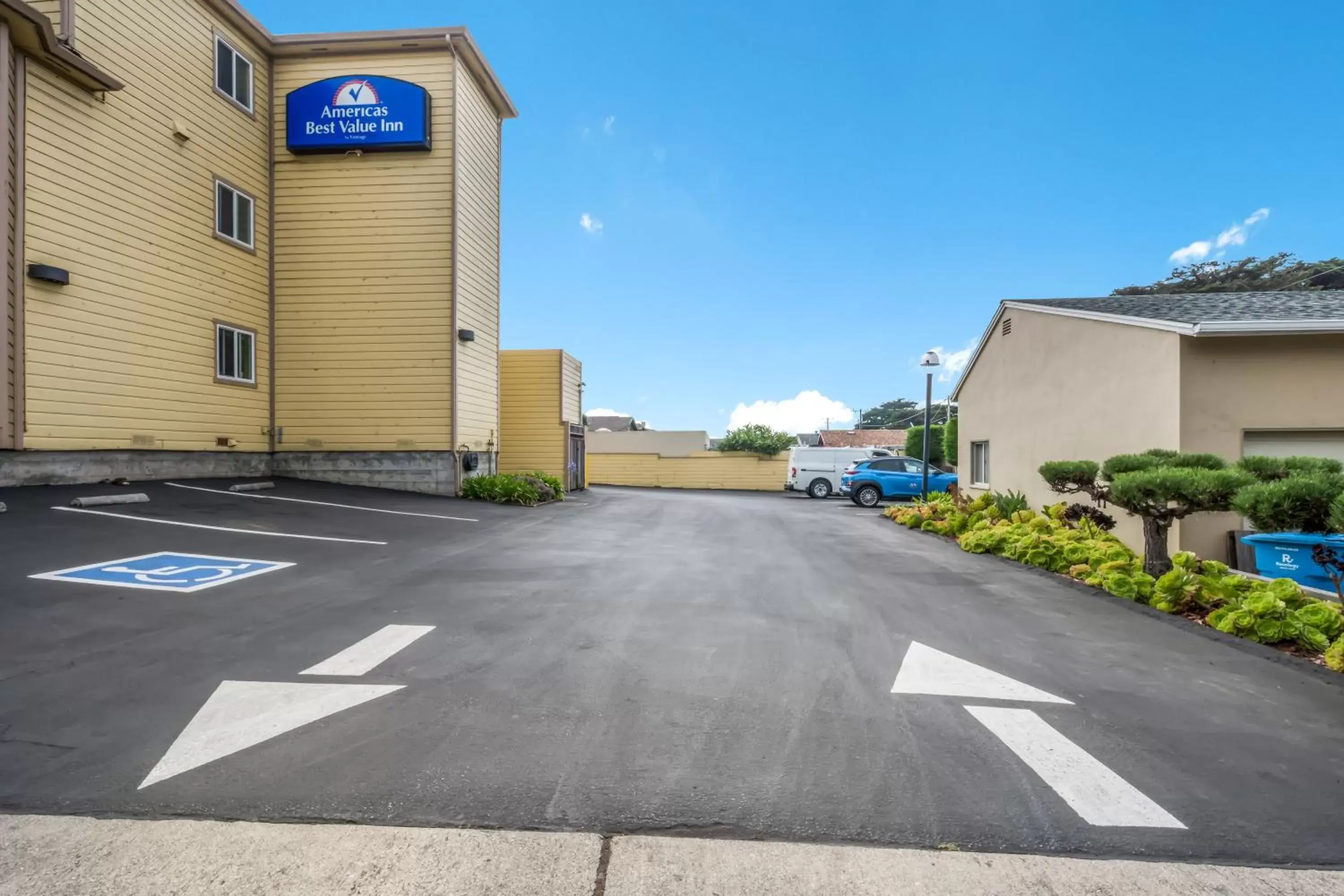 Facade/entrance, Property Building in Americas Best Value Inn San Francisco/Pacifica