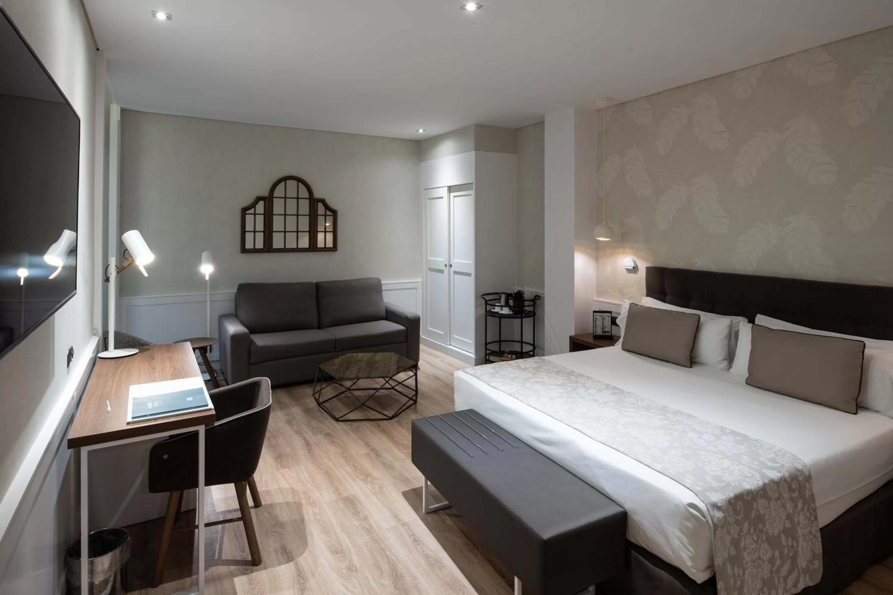 Photo of the whole room, Bed in Catalonia Puerta del Sol