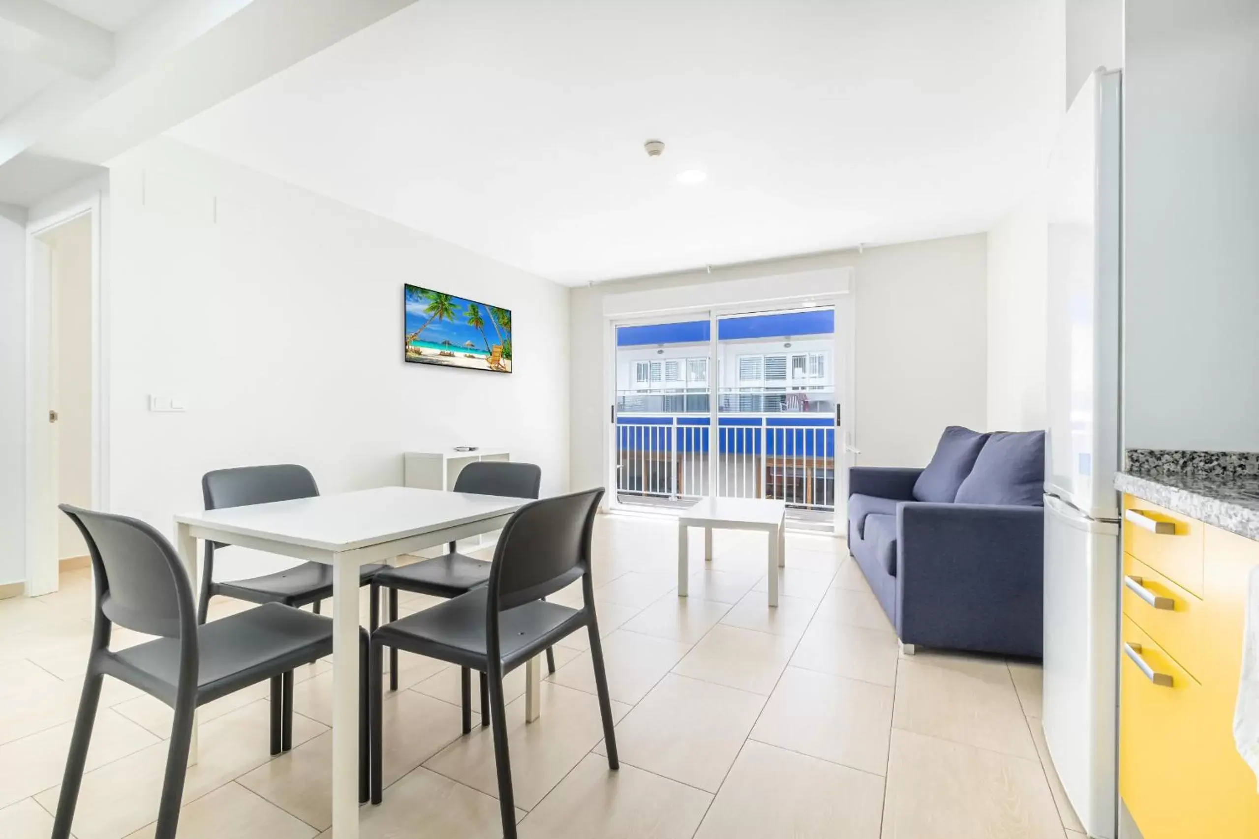 TV and multimedia, Dining Area in Apartamentos La Rosita Old Town