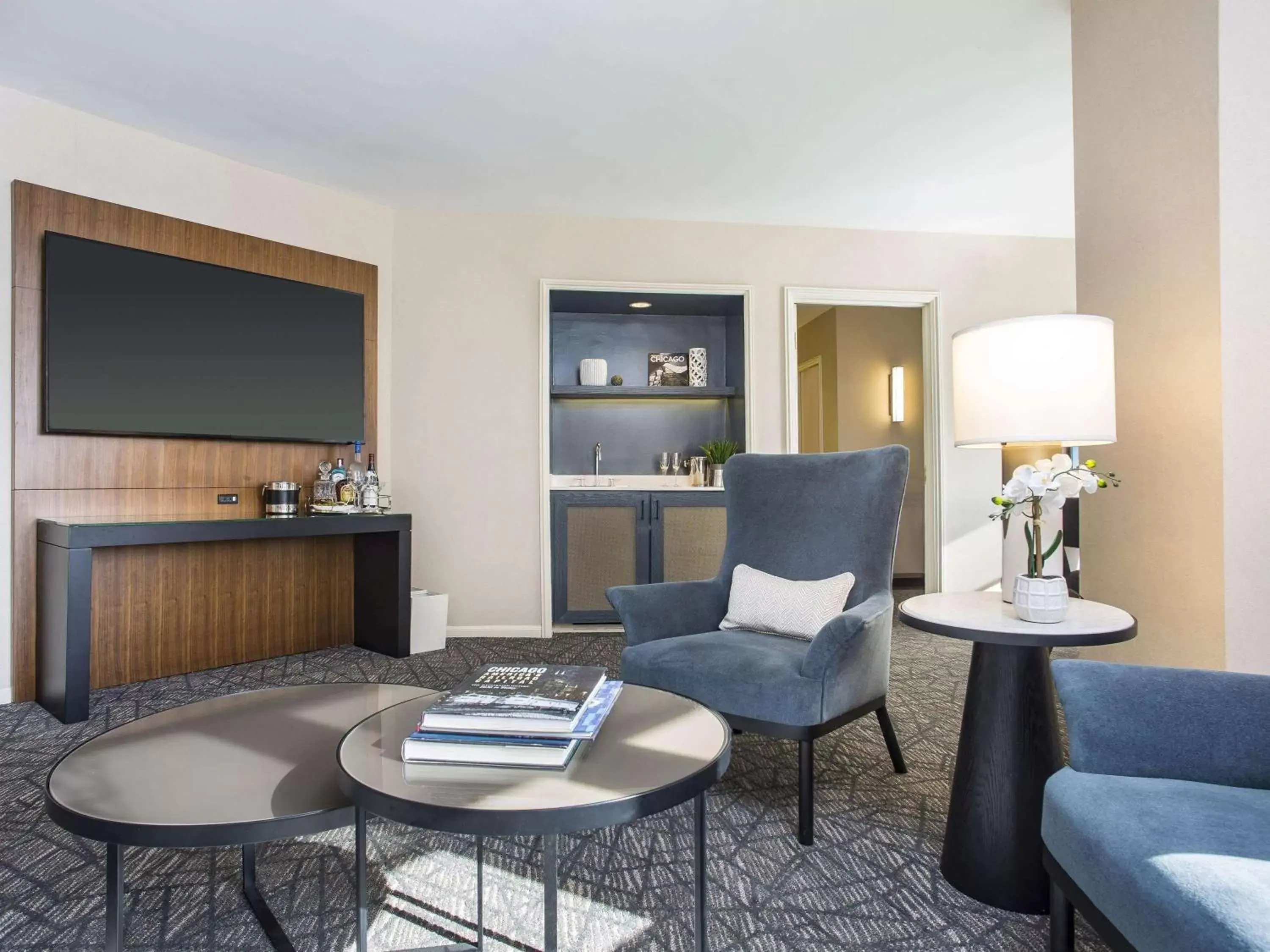 Bedroom, Seating Area in Fairmont Chicago Millennium Park