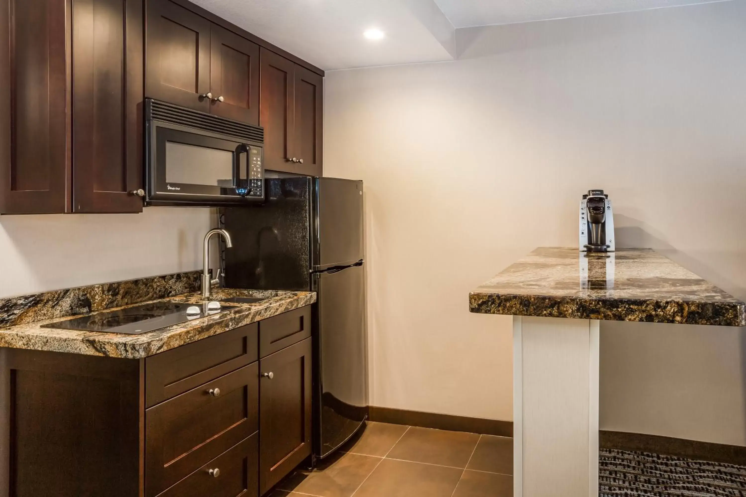 Photo of the whole room, Kitchen/Kitchenette in Holiday Inn - South Jordan - SLC South, an IHG Hotel